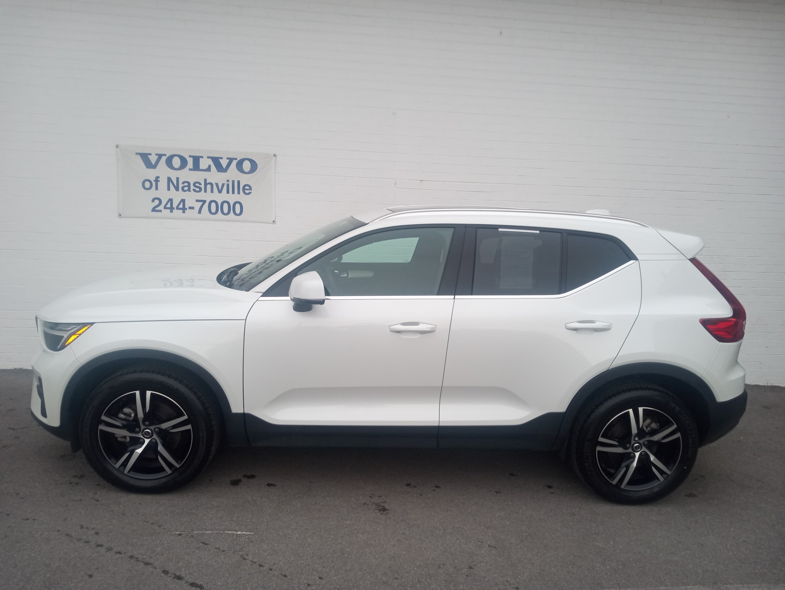 2025 Volvo XC40