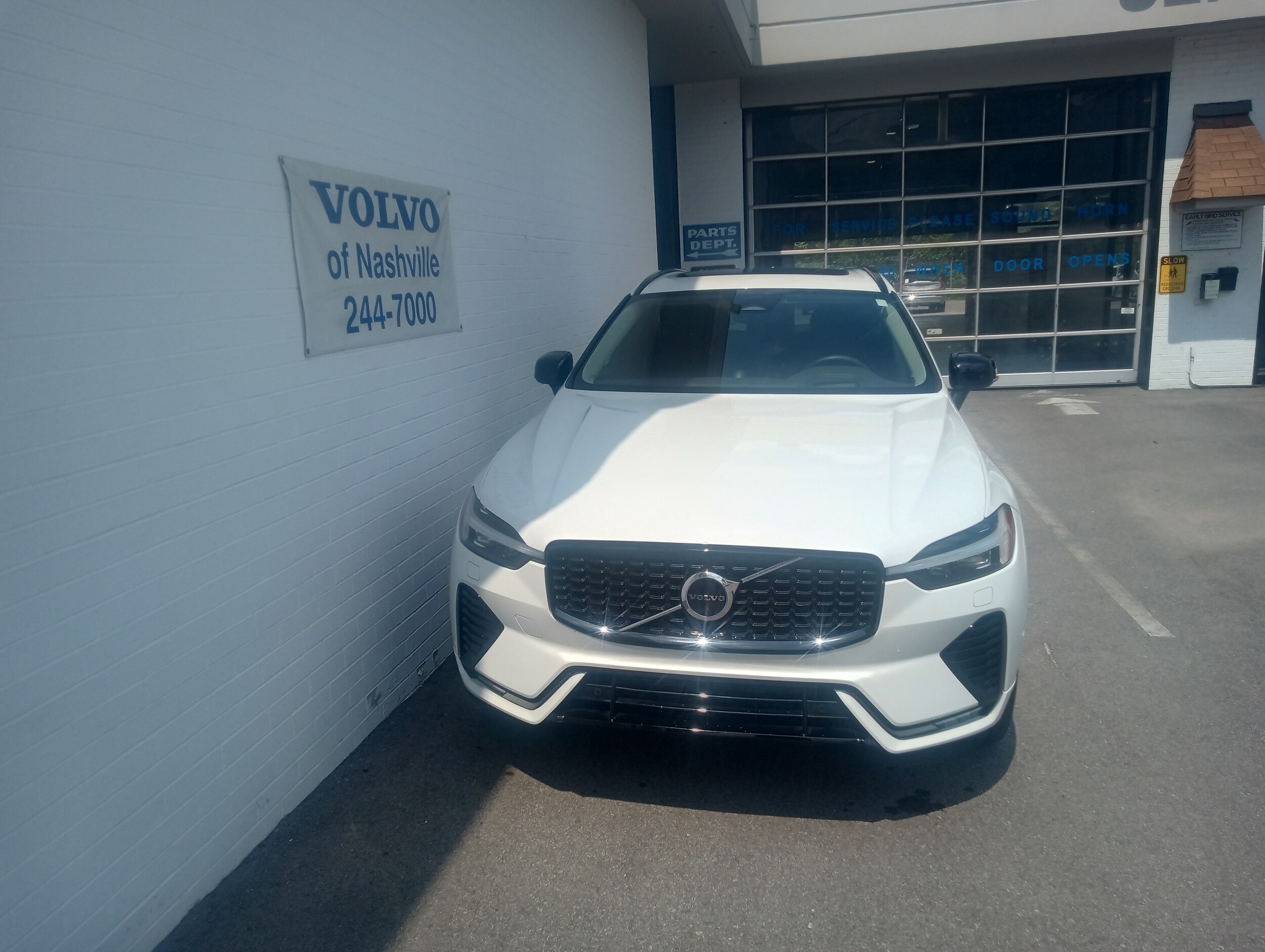 2023 Volvo XC60 B5 Ultimate photo 2