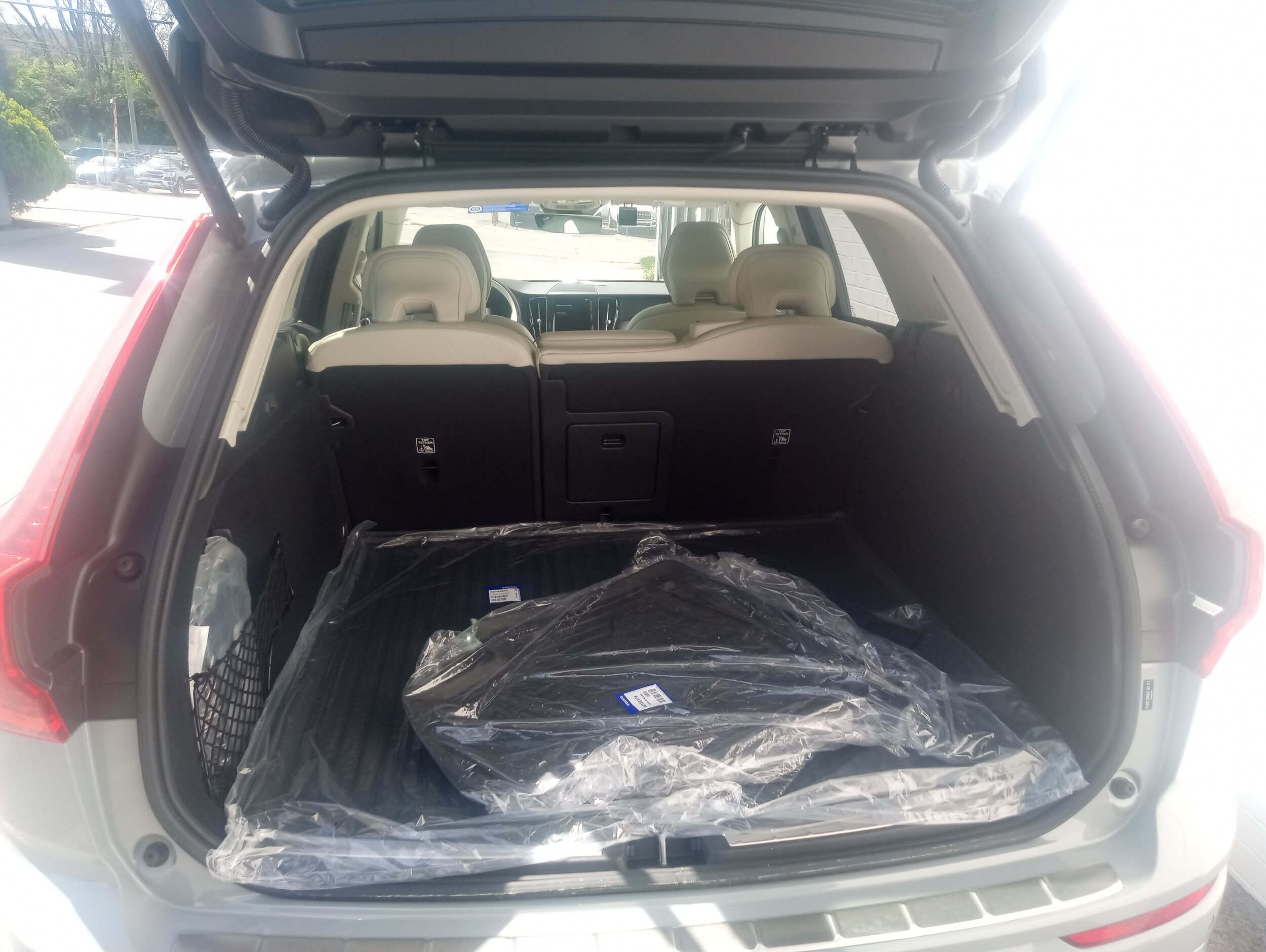 2025 Volvo XC60 B5 photo 3