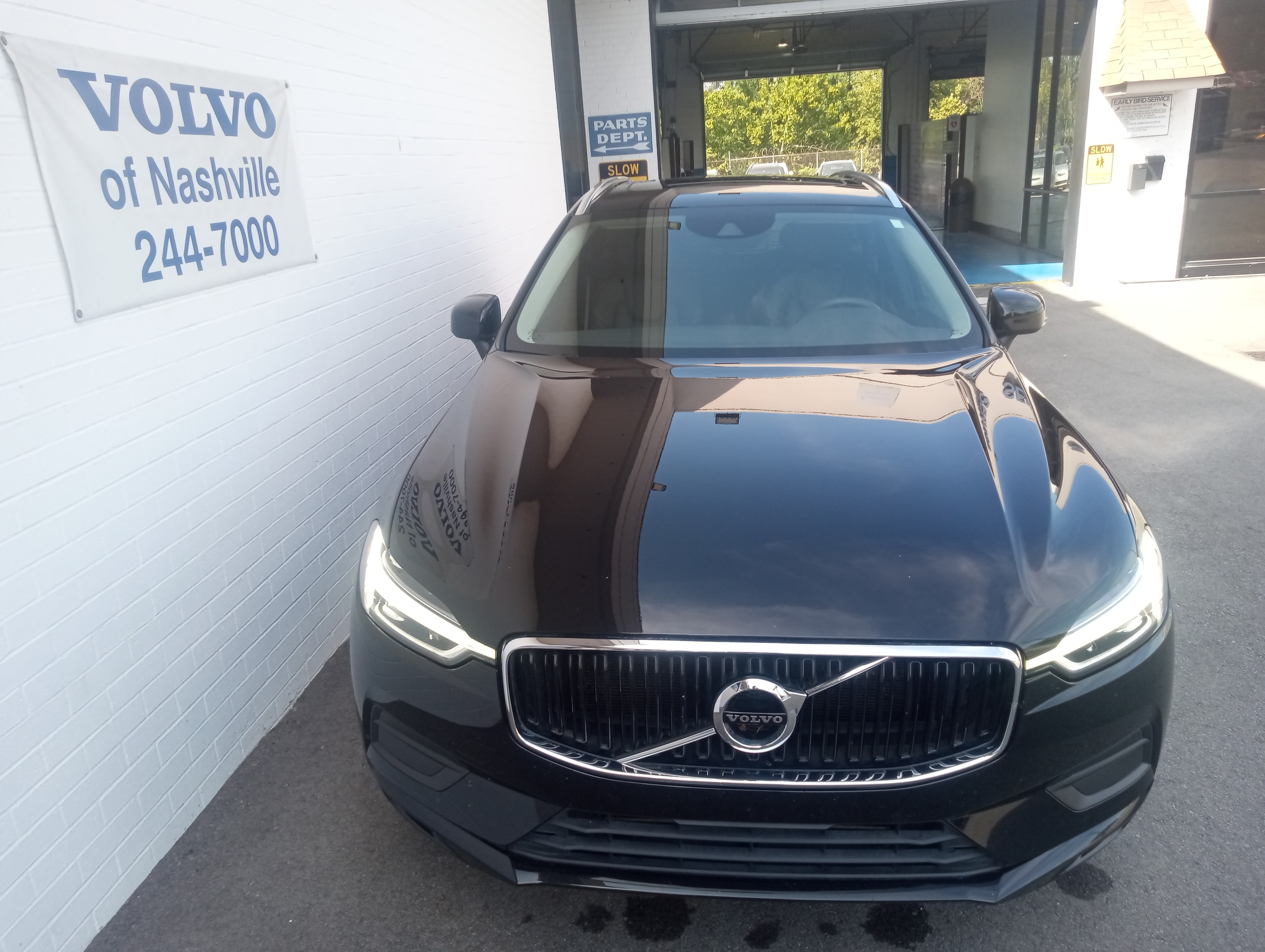 Used 2019 Volvo XC60 Momentum with VIN LYV102DK3KB187607 for sale in Nashville, TN