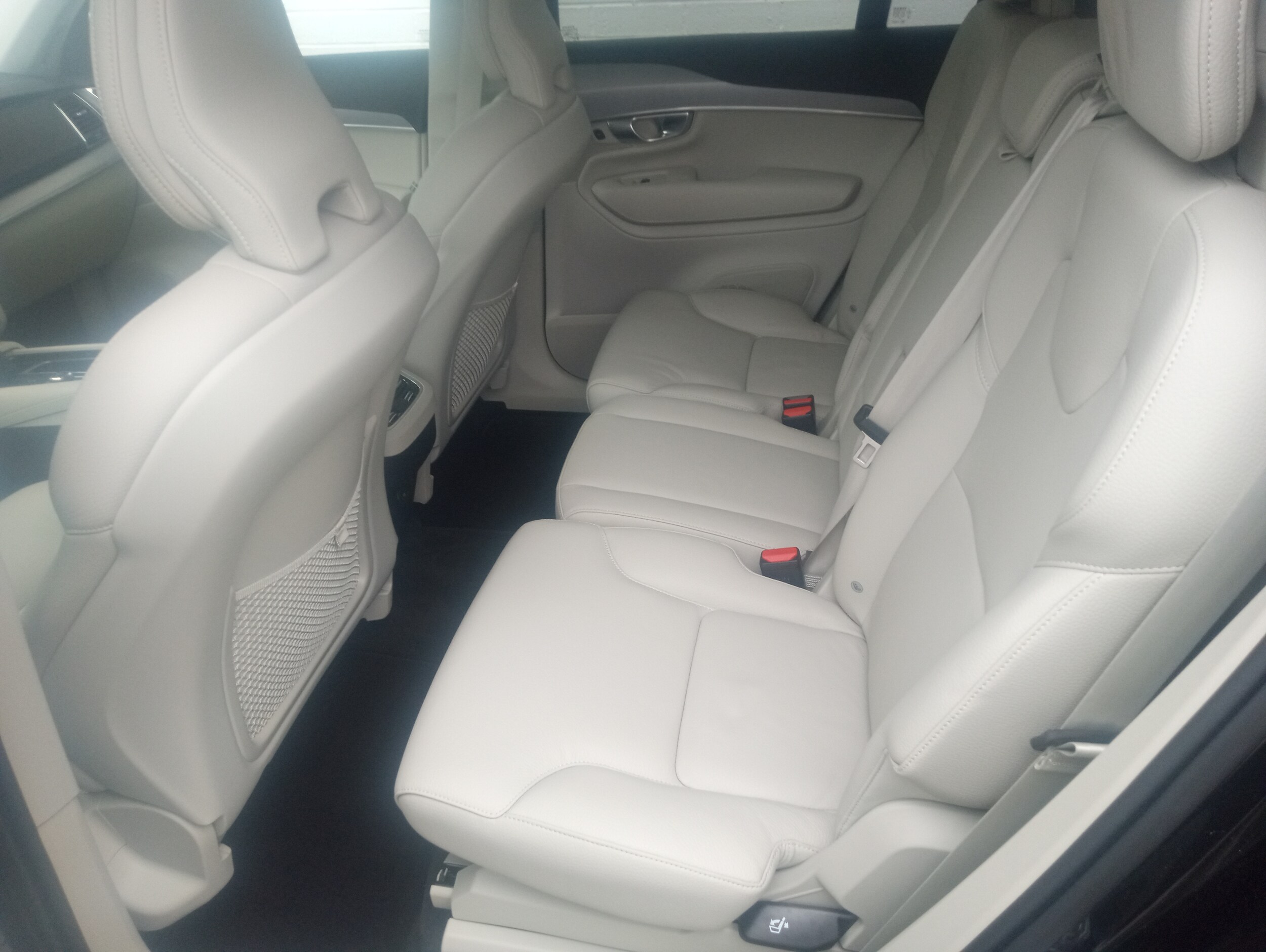 2024 Volvo XC90 B5 Core photo 2