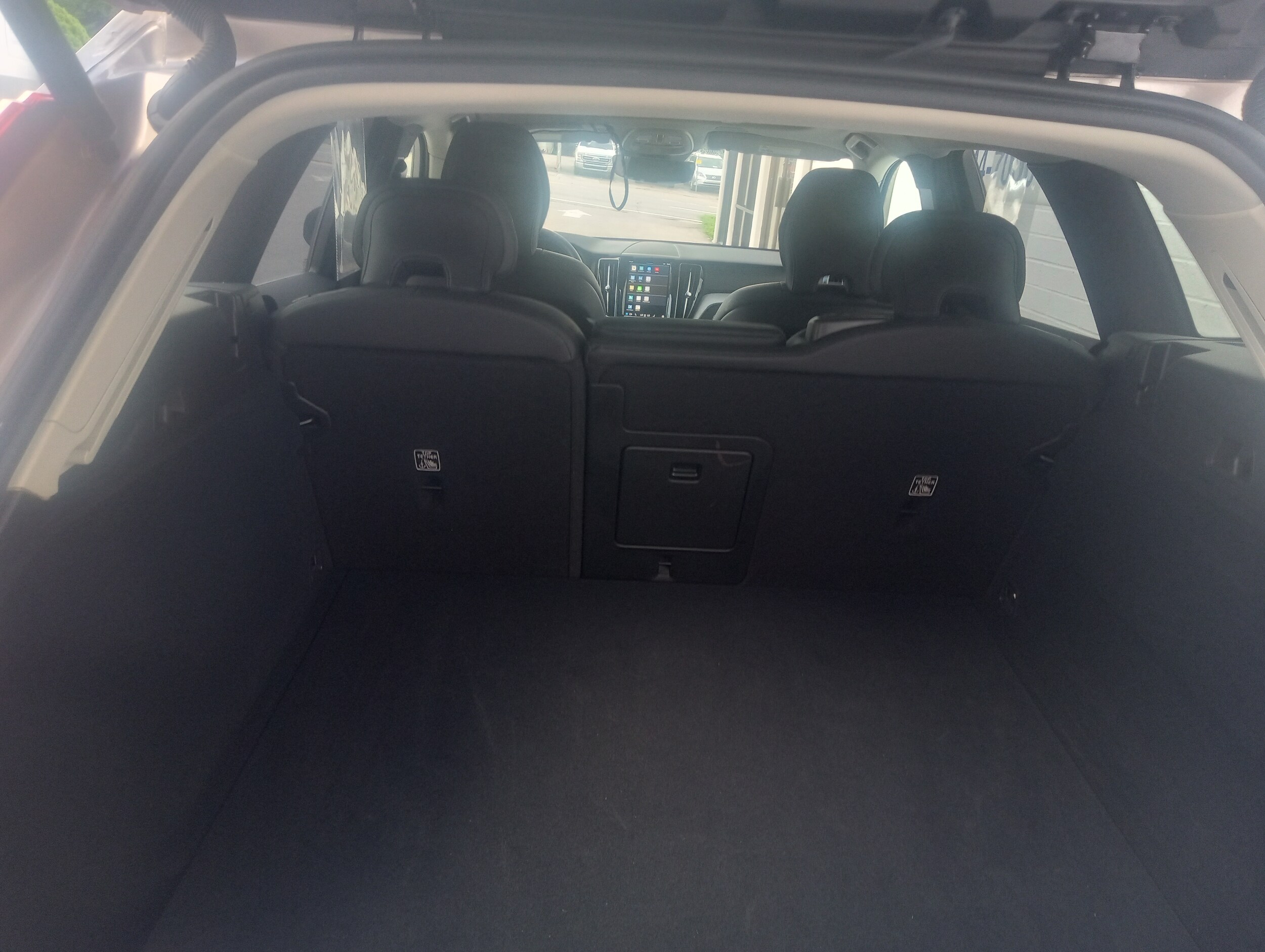 2025 Volvo XC60 B5 Plus photo 3