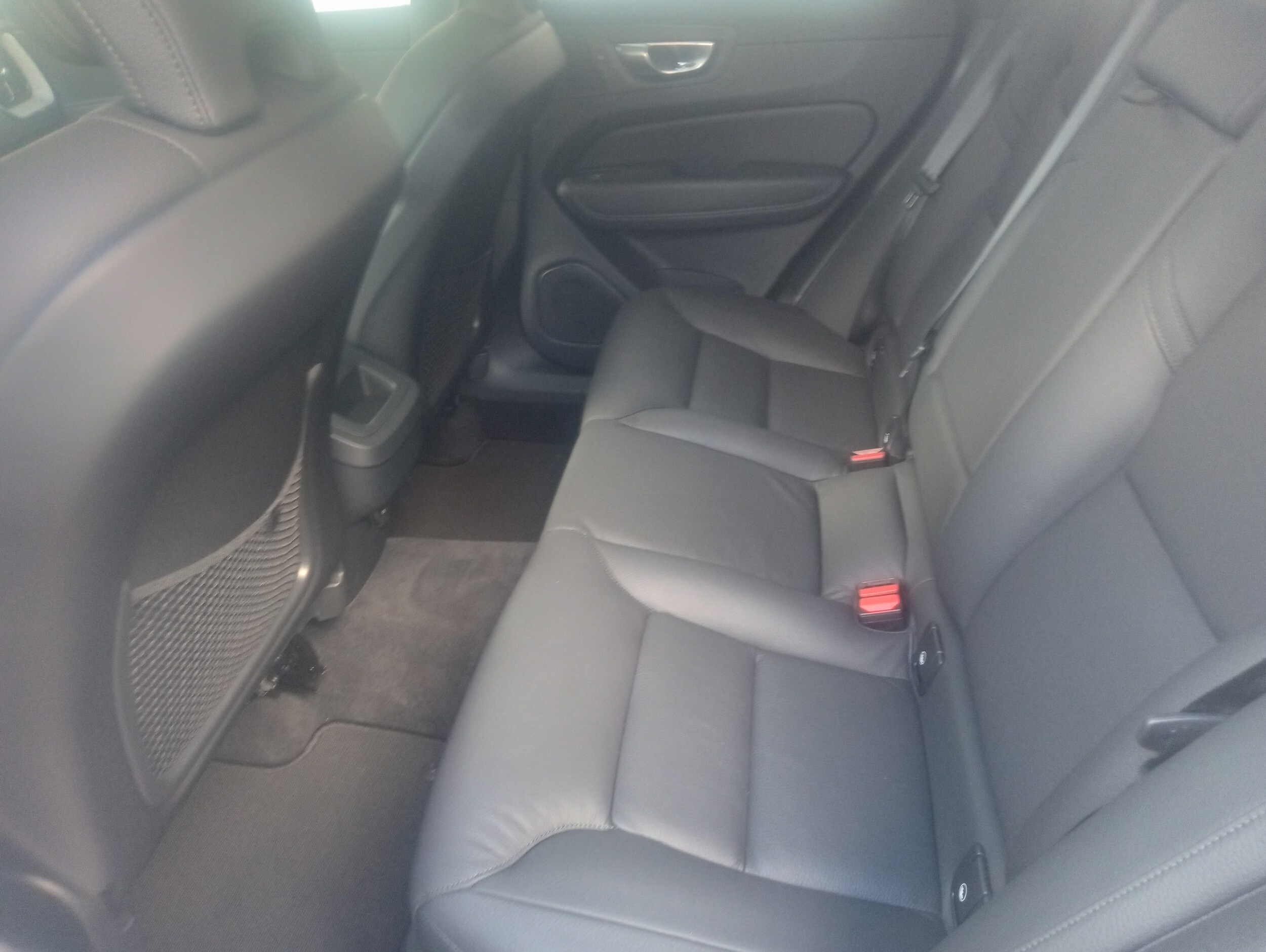 2025 Volvo XC60 B5 Plus photo 4