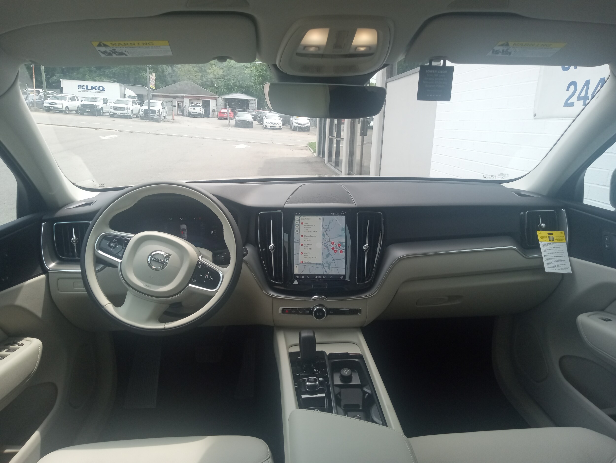 2025 Volvo XC60 T8 Core photo 2