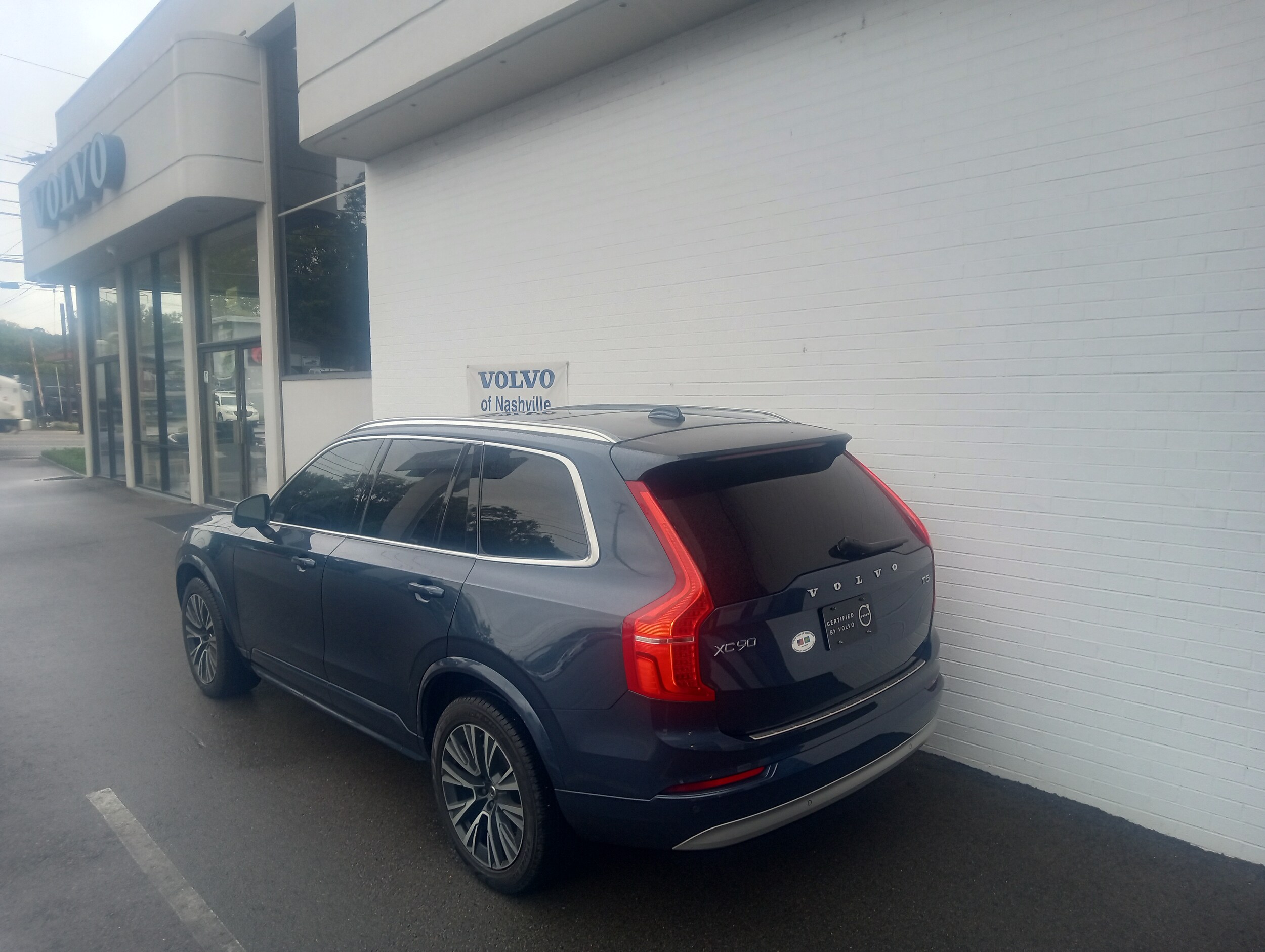 2022 Volvo XC90 T5 Momentum photo 3