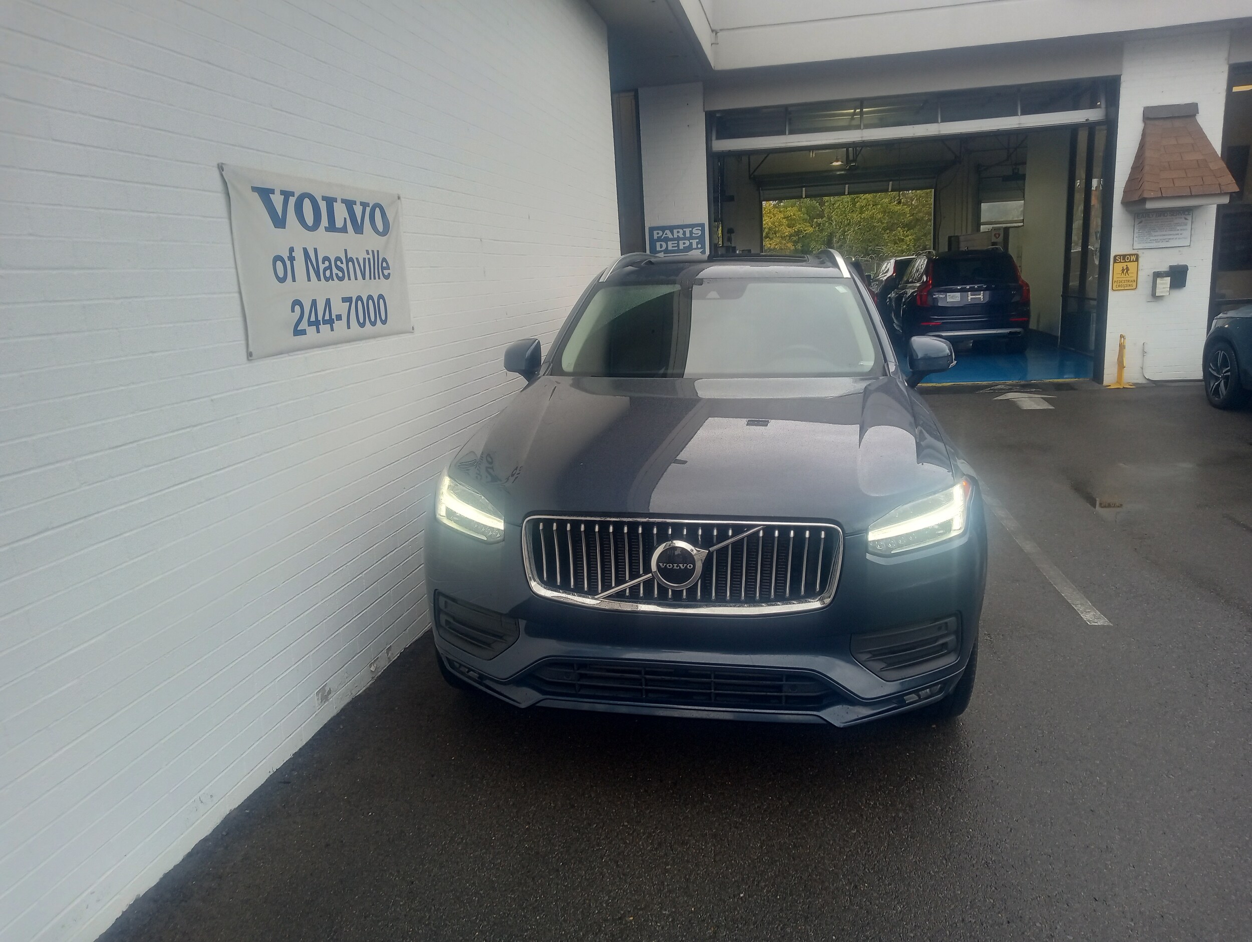 2022 Volvo XC90 T5 Momentum photo 2