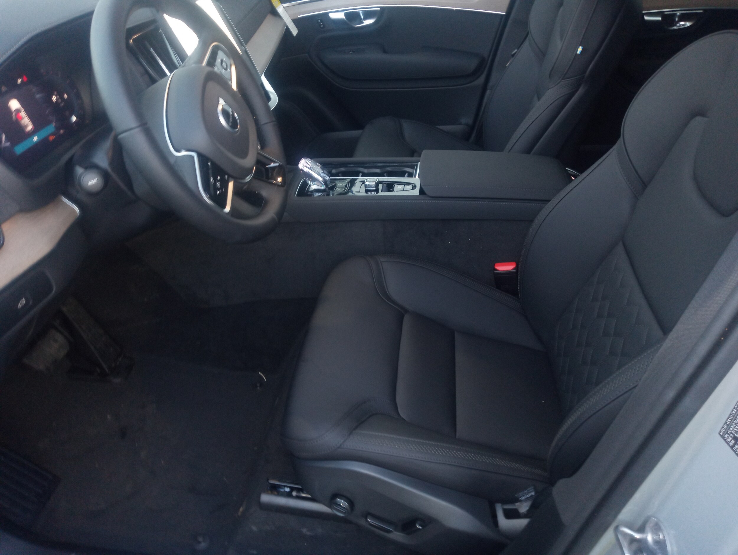 2025 Volvo XC90 Core photo 4