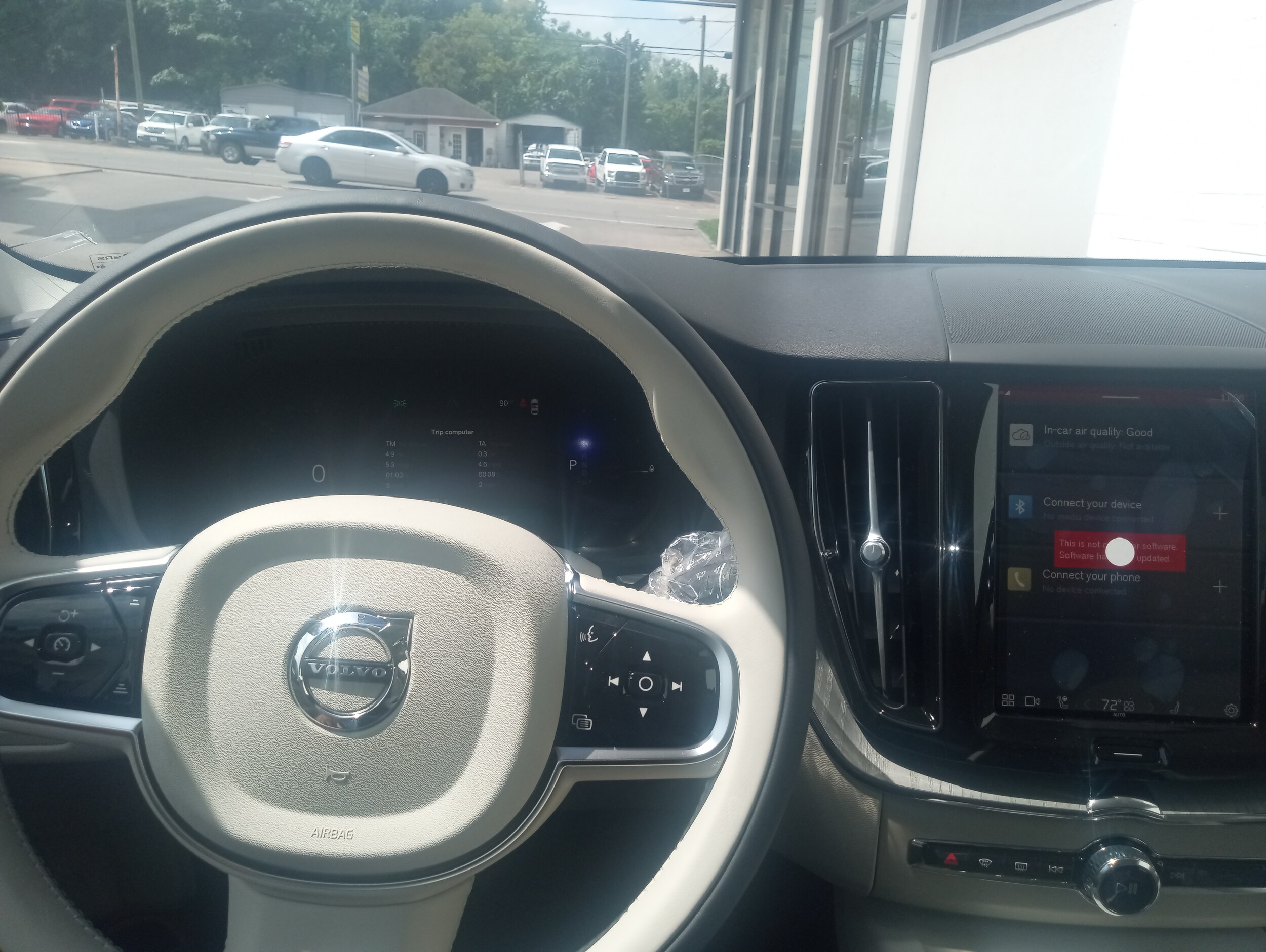 2025 Volvo XC60 Hybrid T8 Plus photo 2