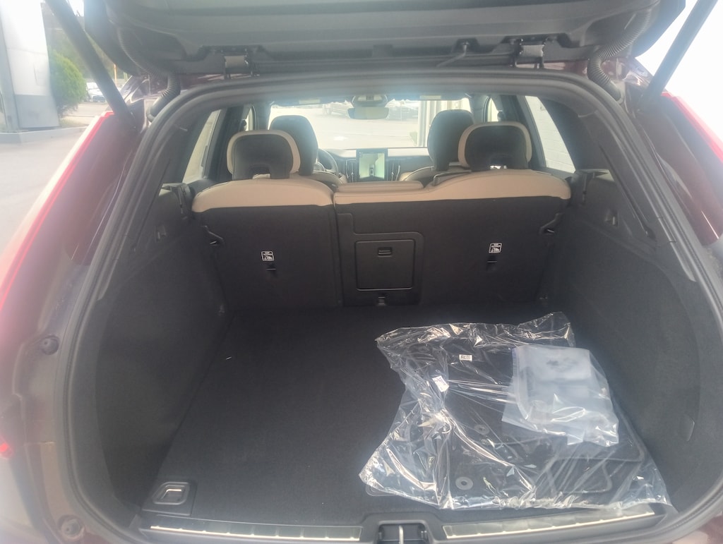 New 2026 Volvo XC60 B5 Plus SUV