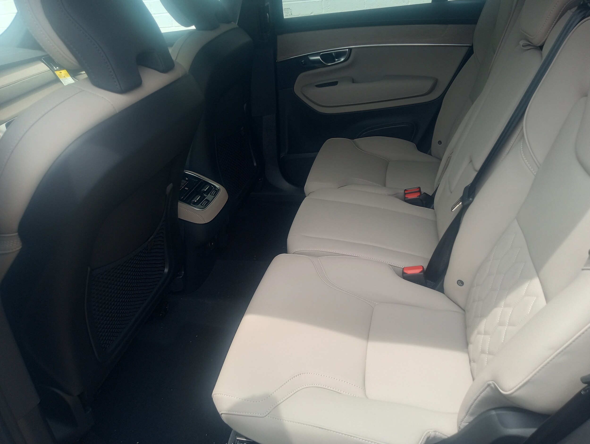 2025 Volvo XC90 Core photo 4