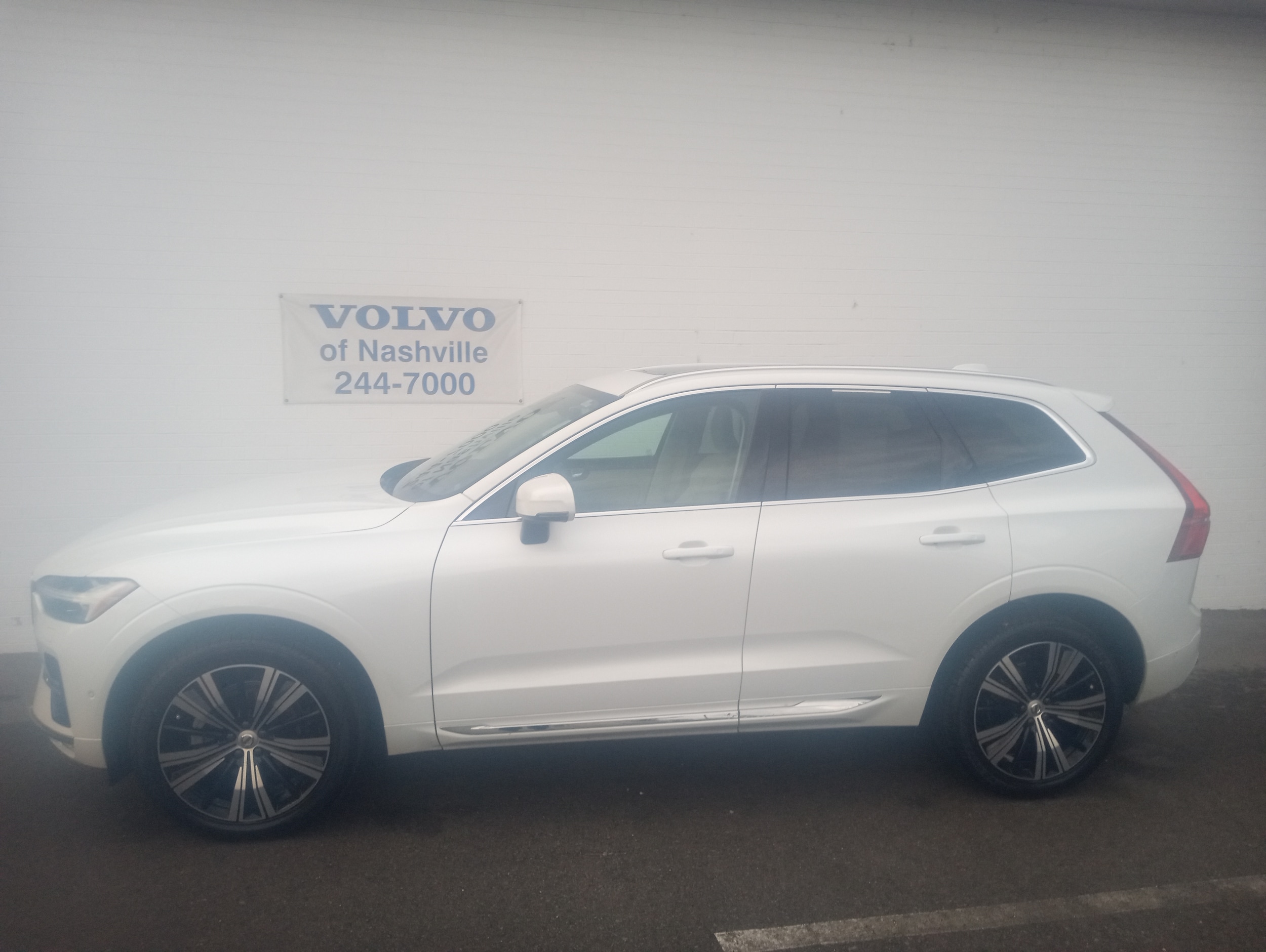 2023 Volvo XC60 Plus's photo