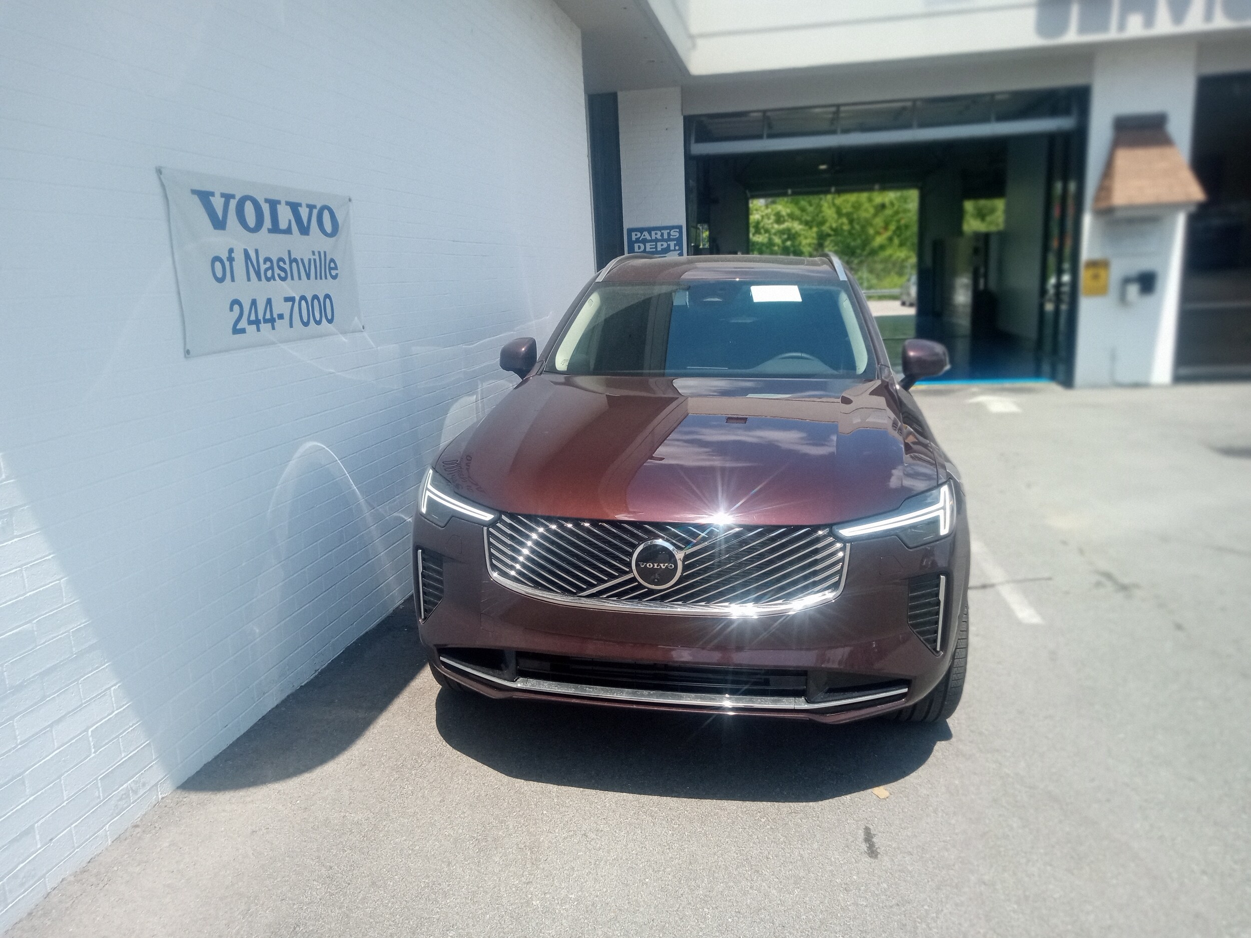 2025 Volvo XC90 T8 Plus photo 2