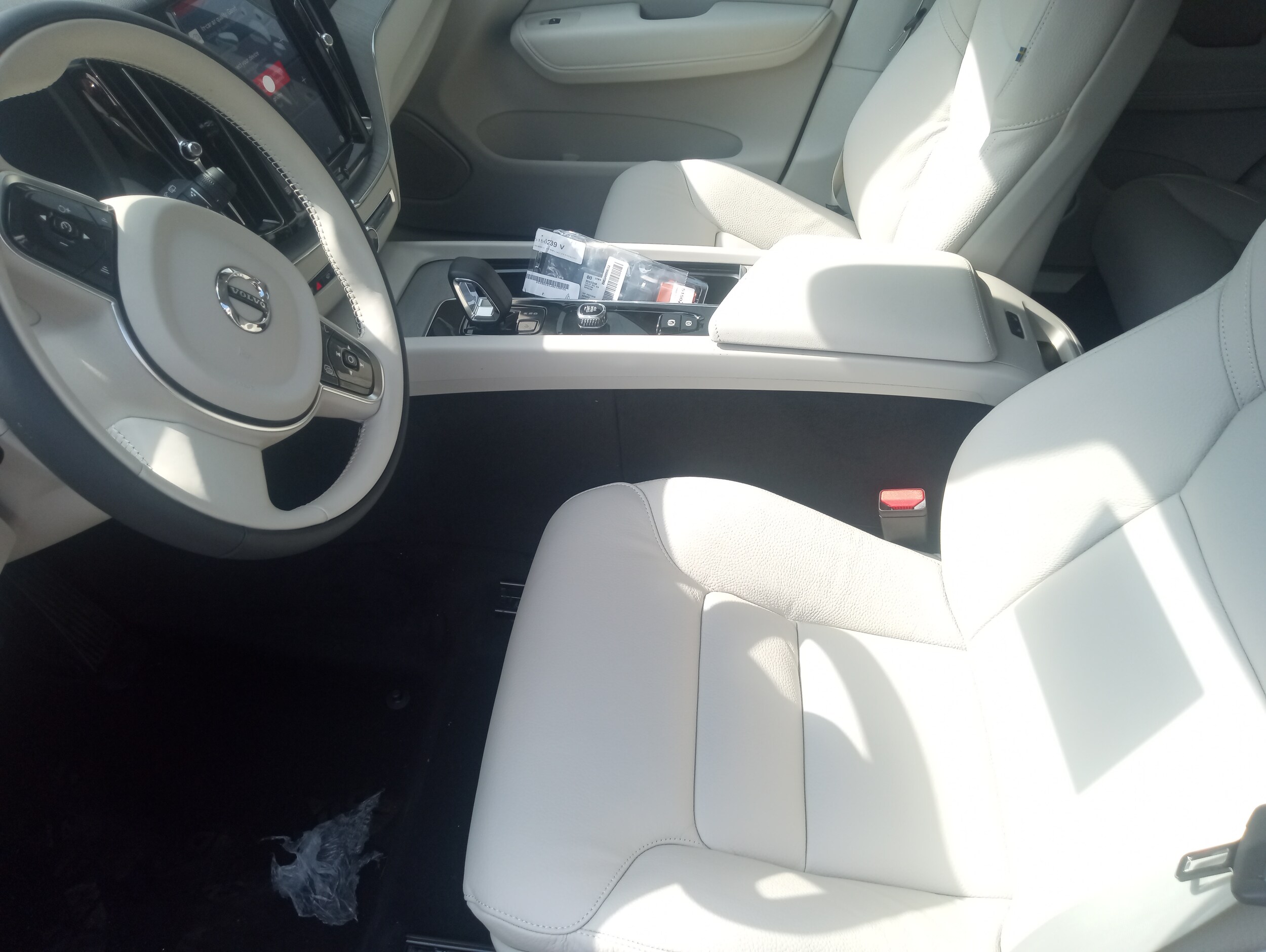 2025 Volvo XC60 B5 Plus photo 3