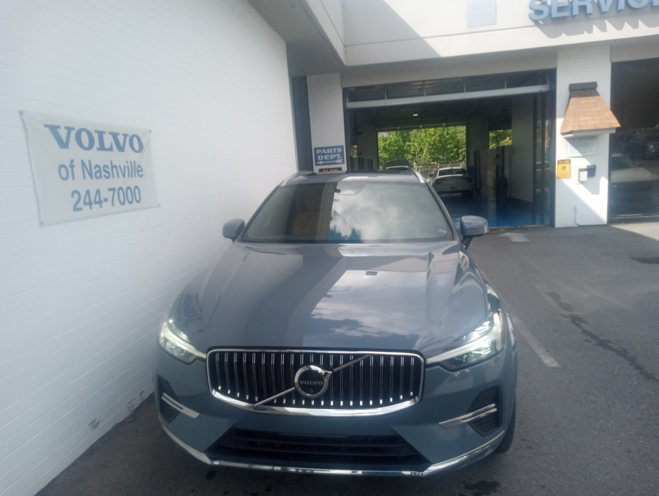 2023 Volvo XC60 B5 Ultimate photo 2