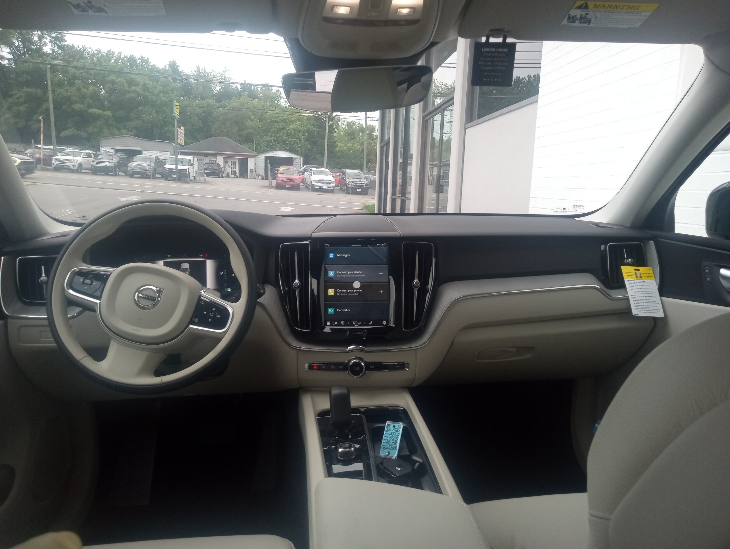 2025 Volvo XC60 B5 Plus photo 2