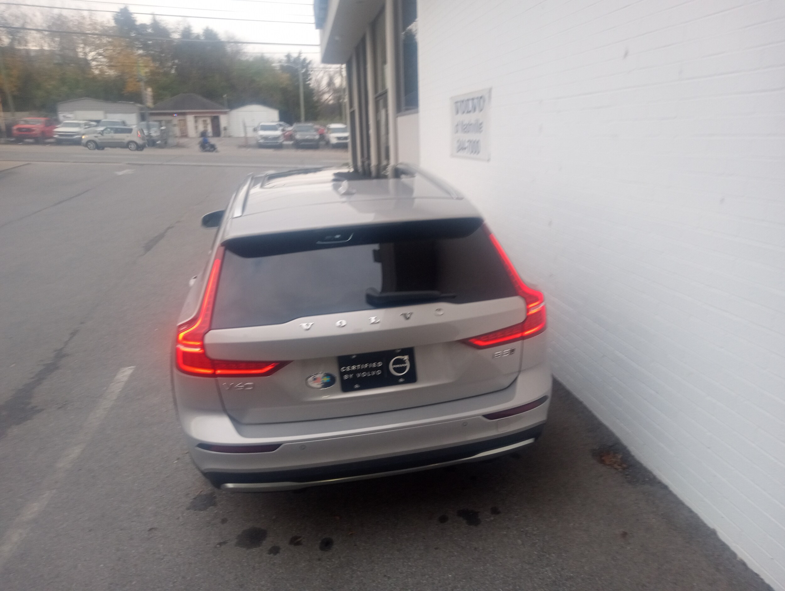 2025 Volvo V60 Cross Country B5 Plus photo 2