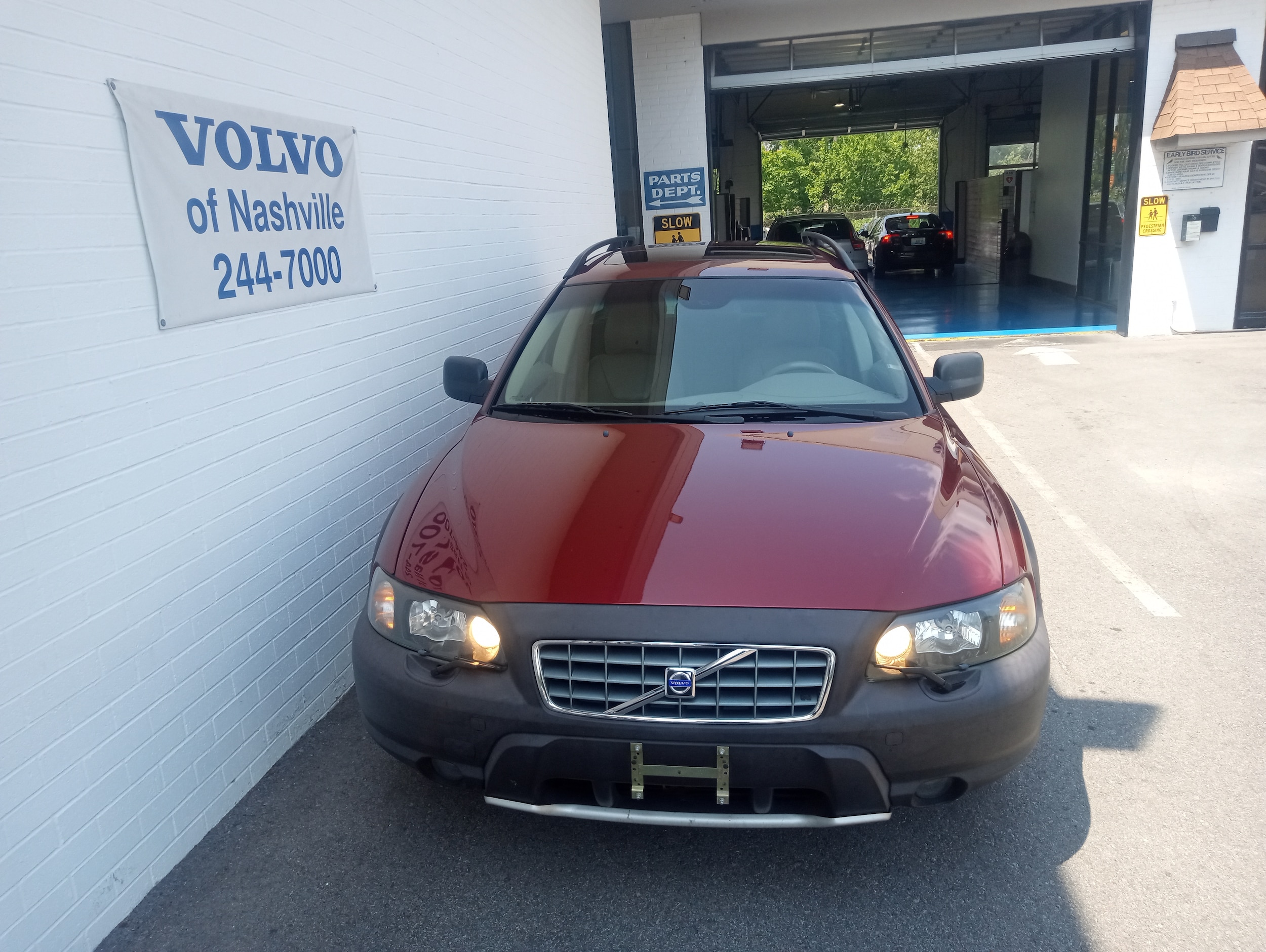 Used 2004 Volvo XC70 2.5T with VIN YV1SZ59H441164544 for sale in Nashville, TN