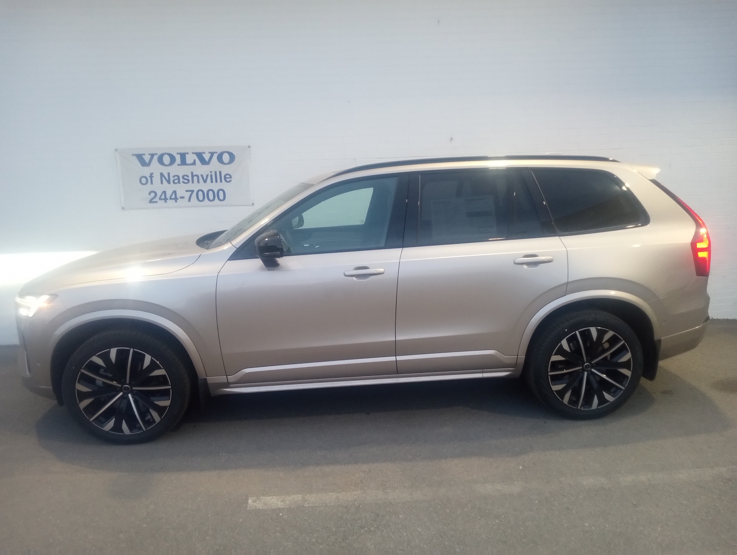 2026 Volvo XC90 B6 Ultra Dark 7-Seater 4WD's photo