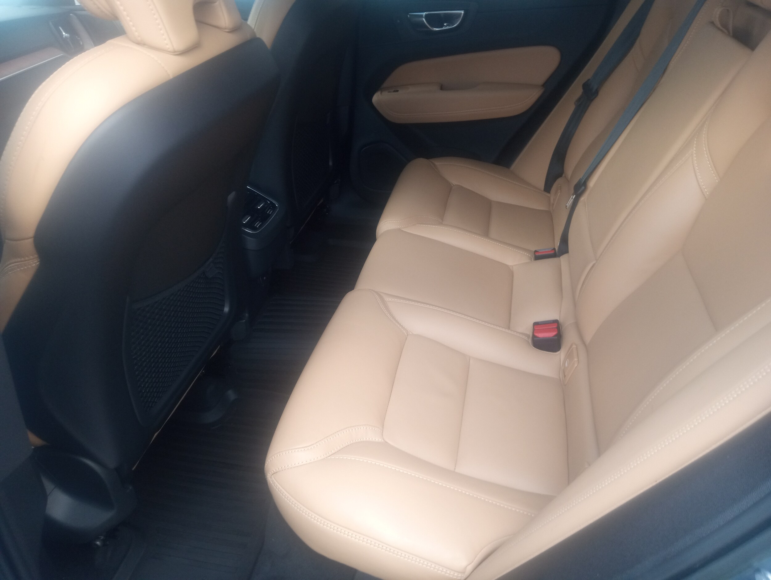 2023 Volvo XC60 B5 Ultimate photo 4