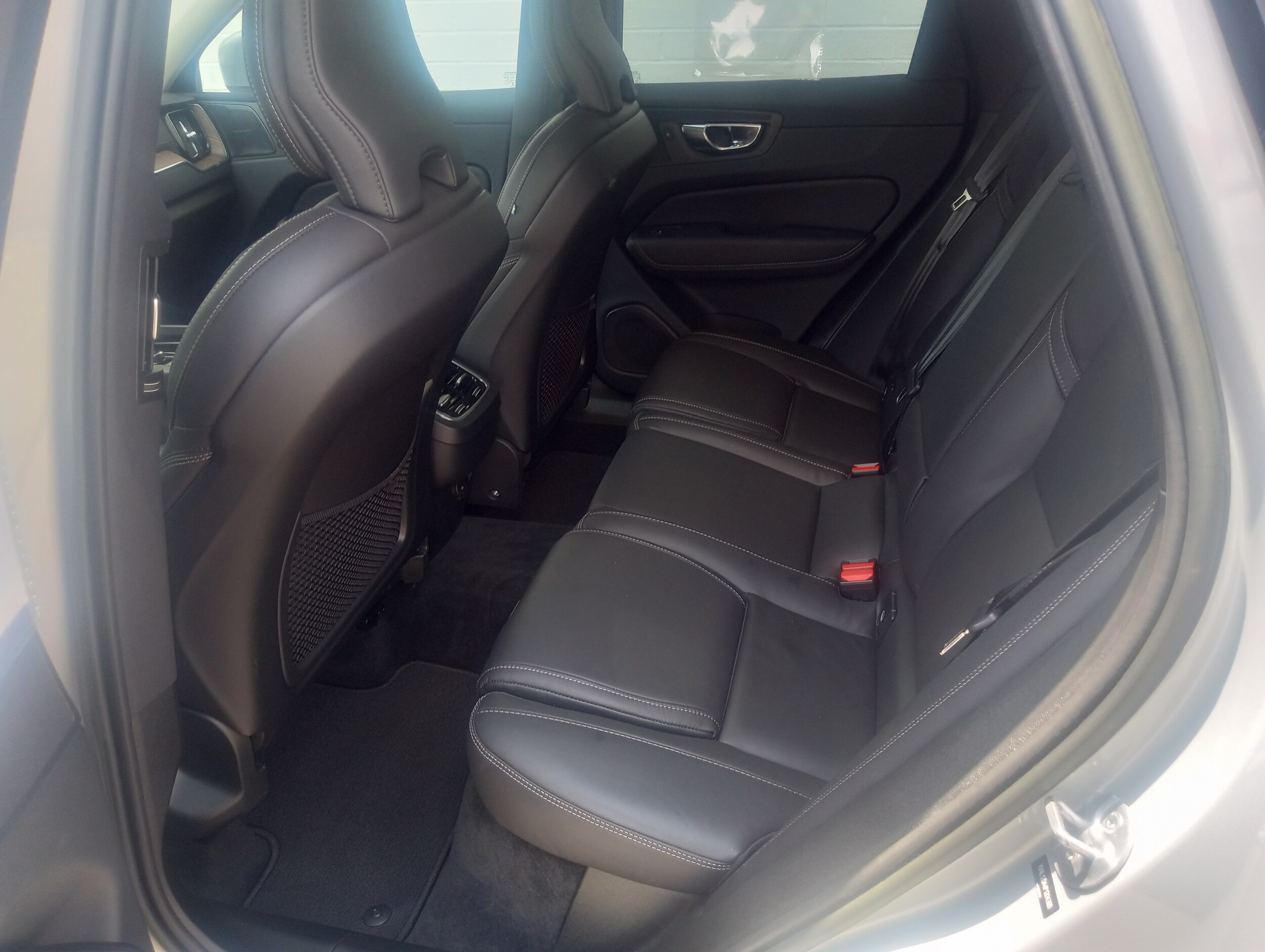 2023 Volvo XC60 B5 Ultimate photo 3