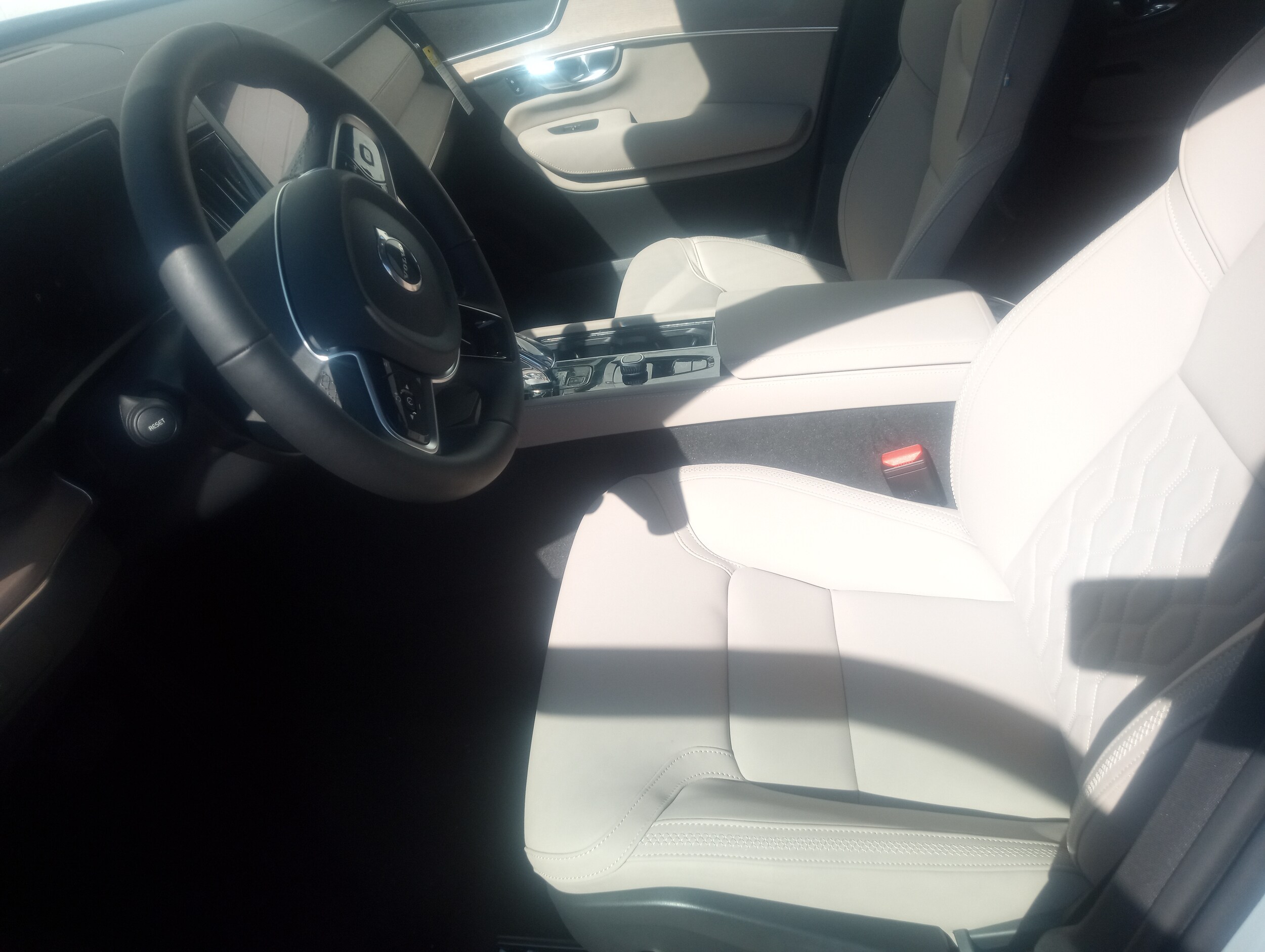 2026 Volvo XC90 Plus - Photo 6