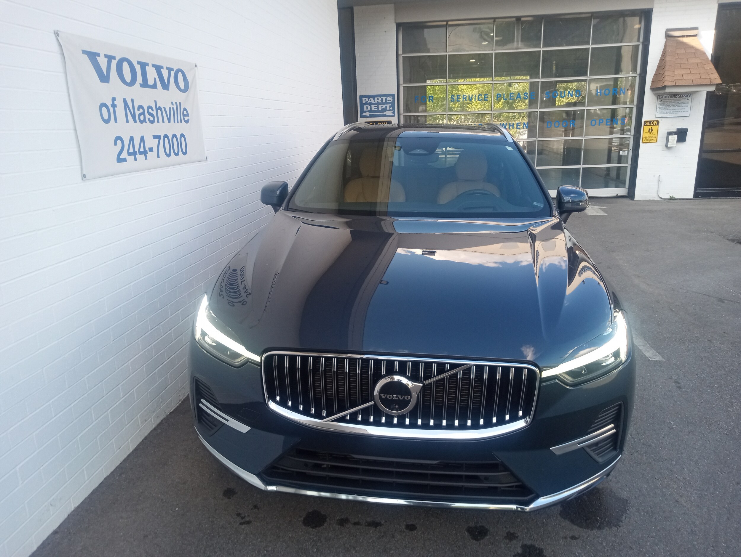 2022 Volvo XC60 B5 Inscription photo 2