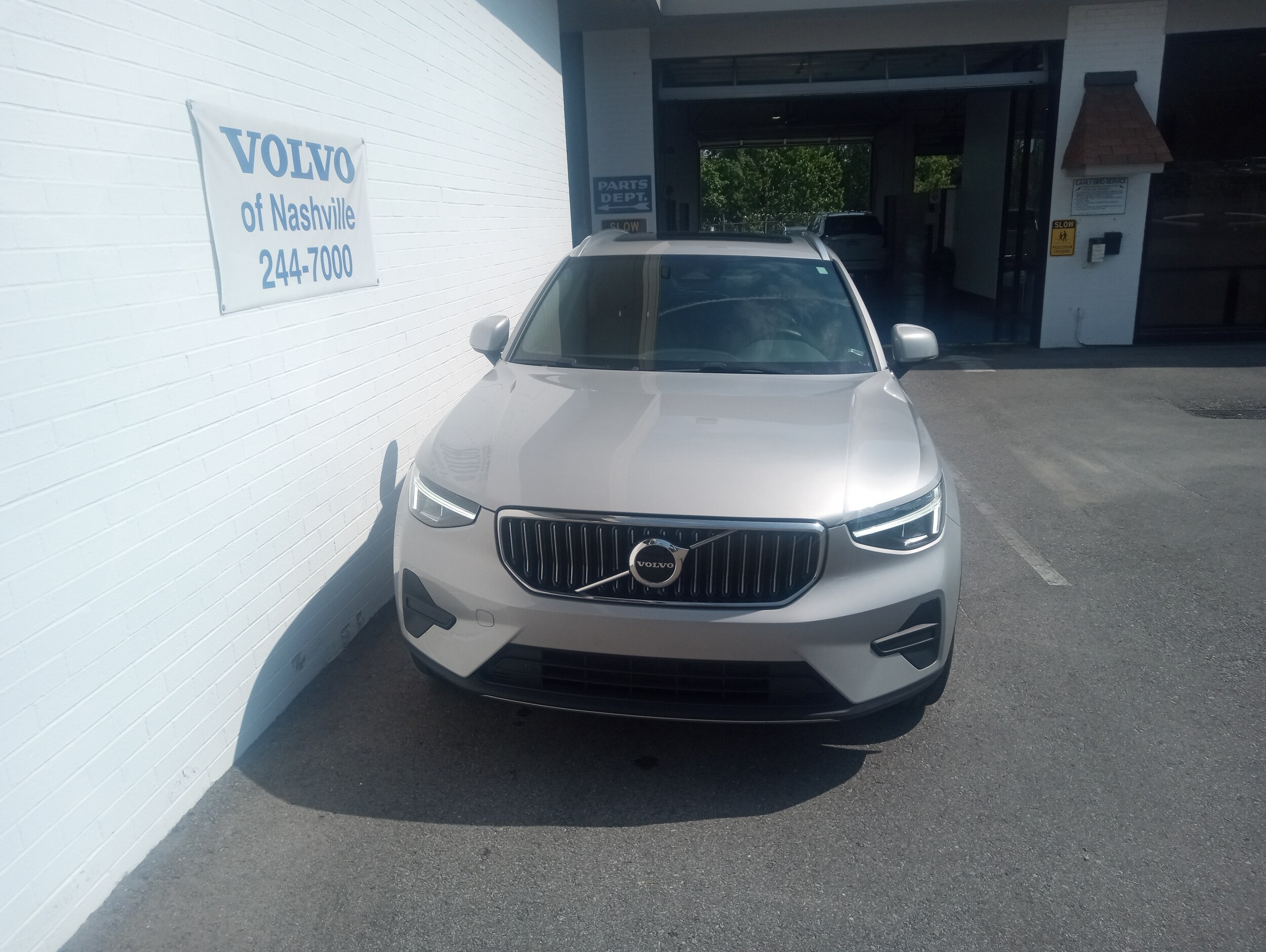 2025 Volvo XC40 Core photo 2