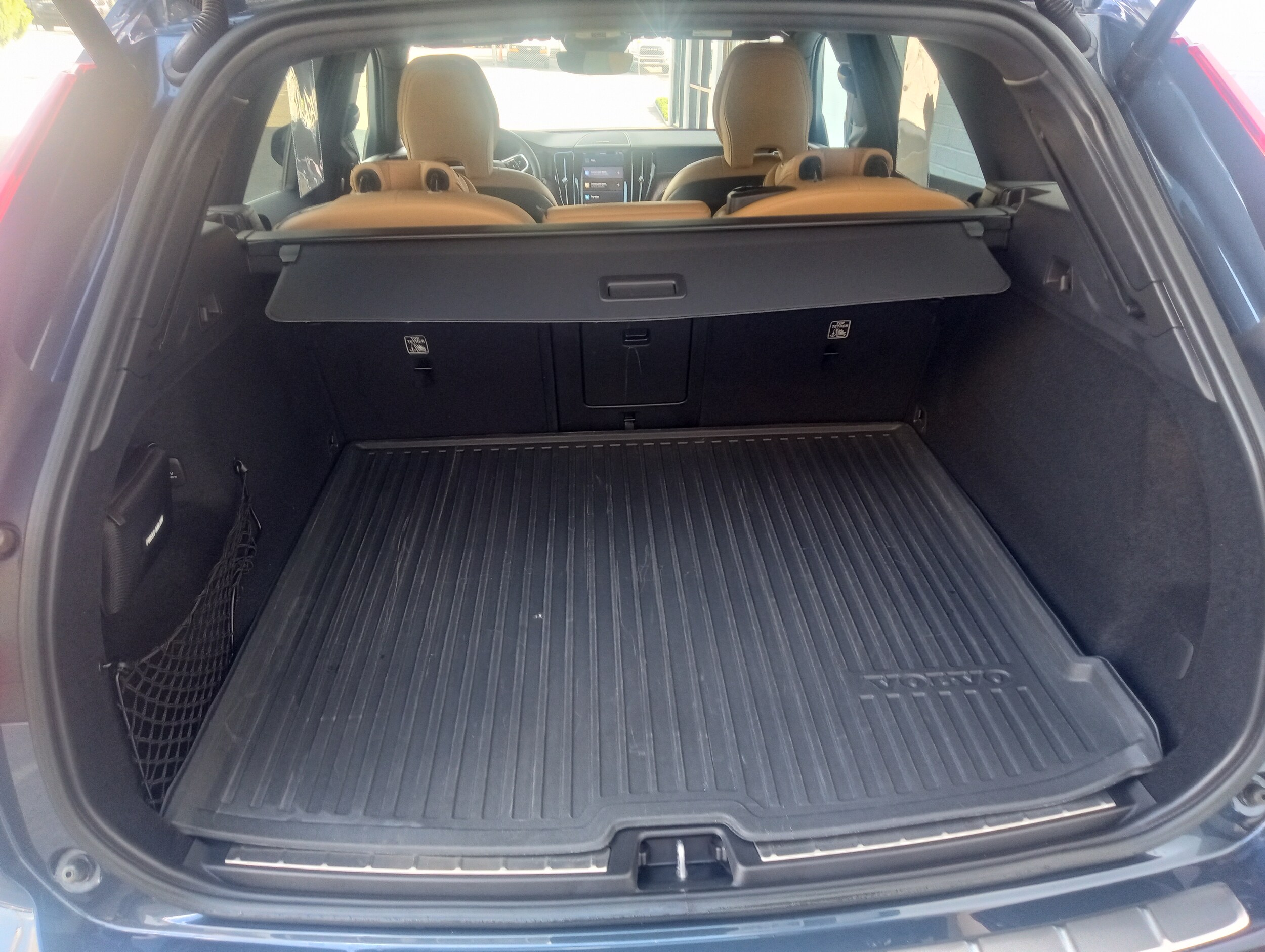 2022 Volvo XC60 B5 Inscription photo 3