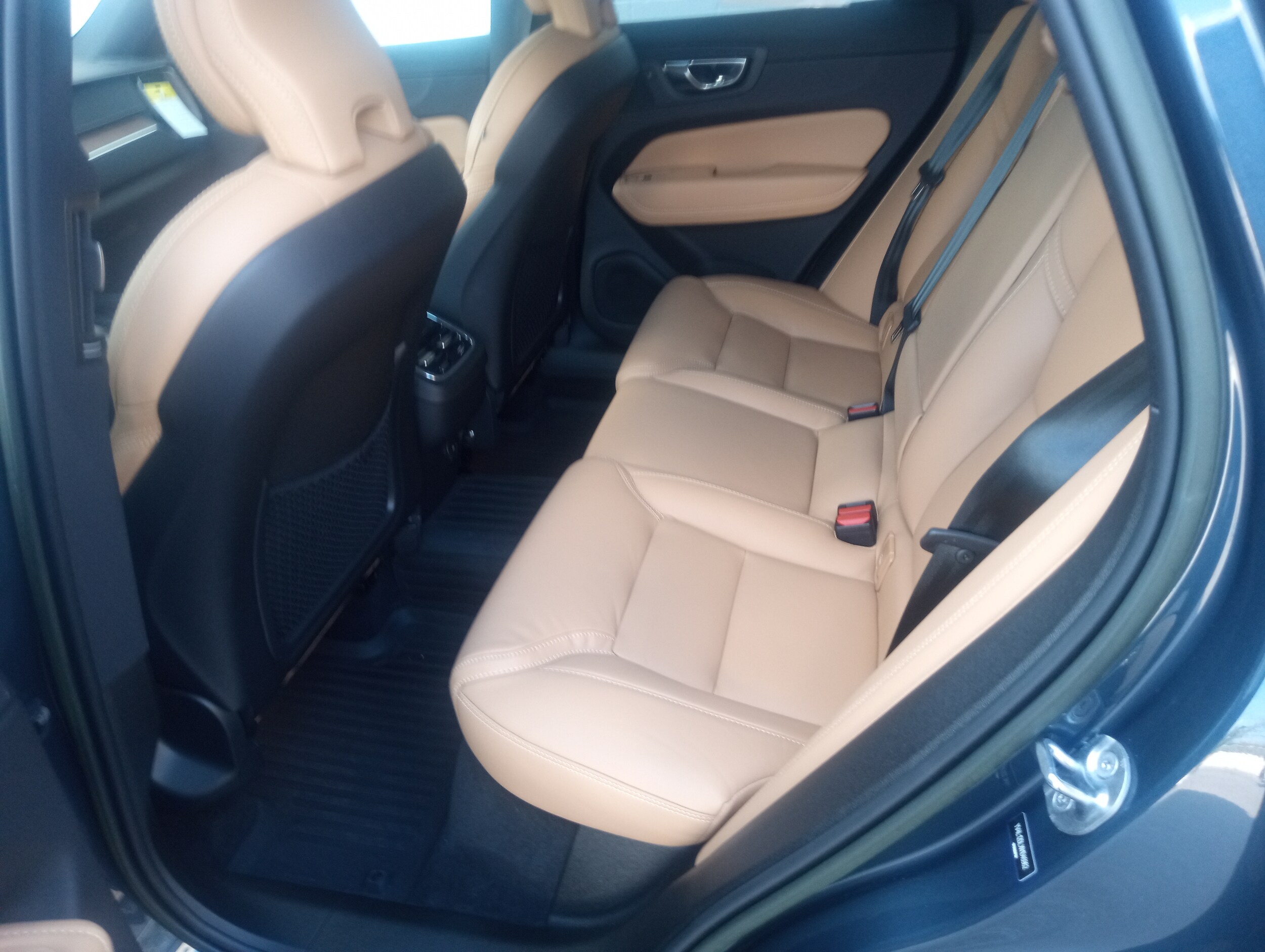 2022 Volvo XC60 B5 Inscription photo 4