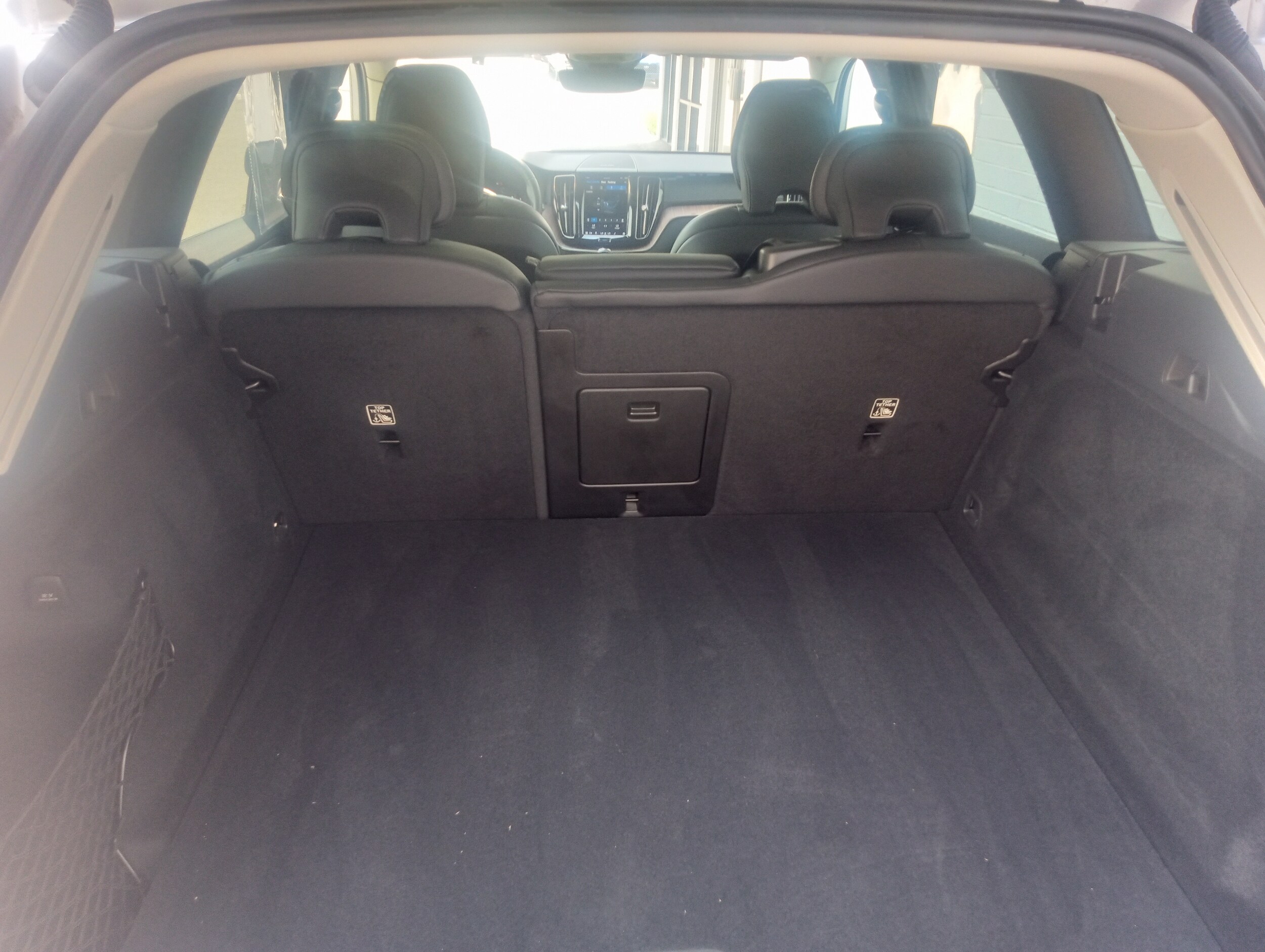 2023 Volvo XC60 B5 Ultimate photo 2