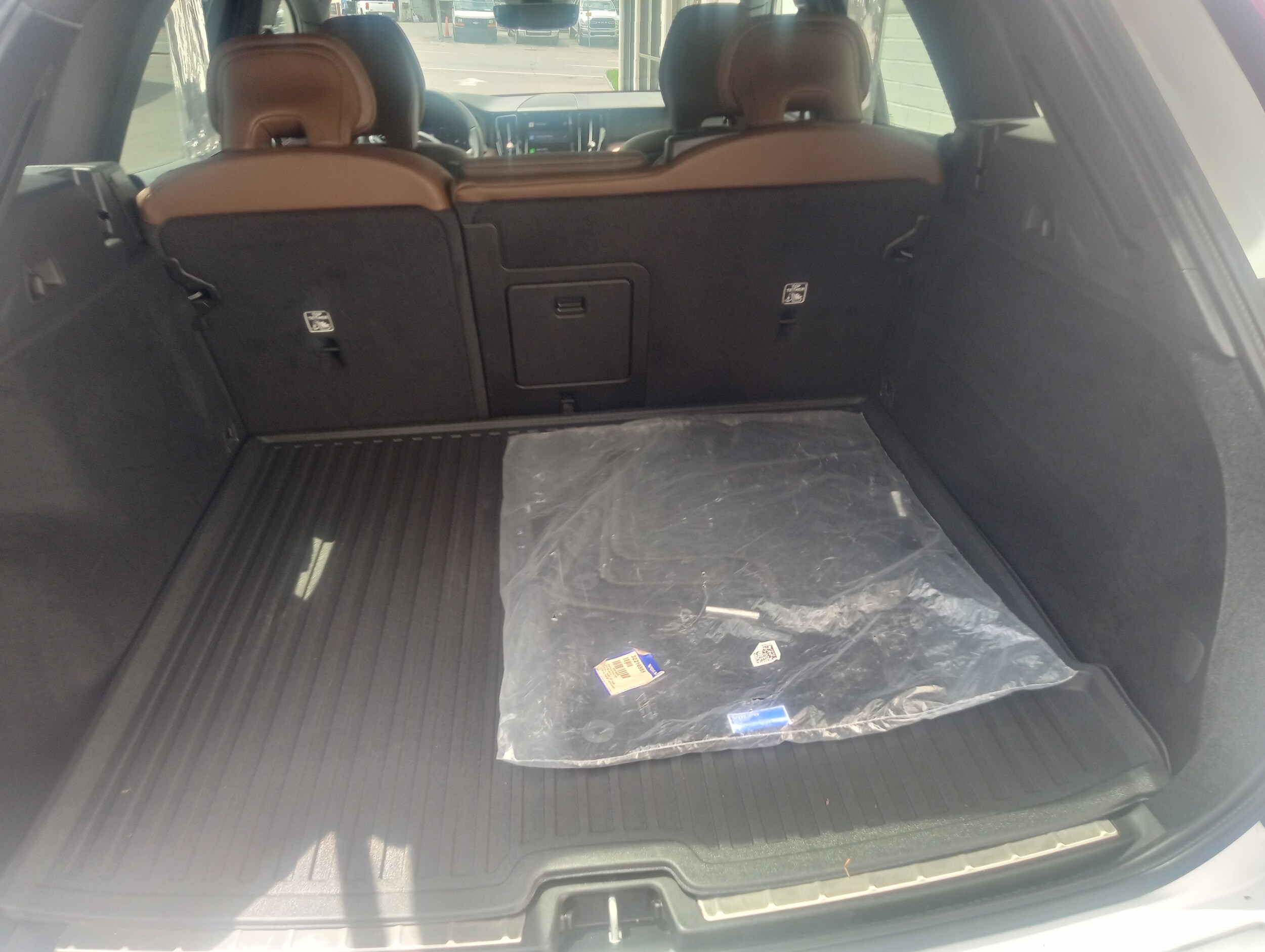 2023 Volvo XC60 B5 Plus photo 3