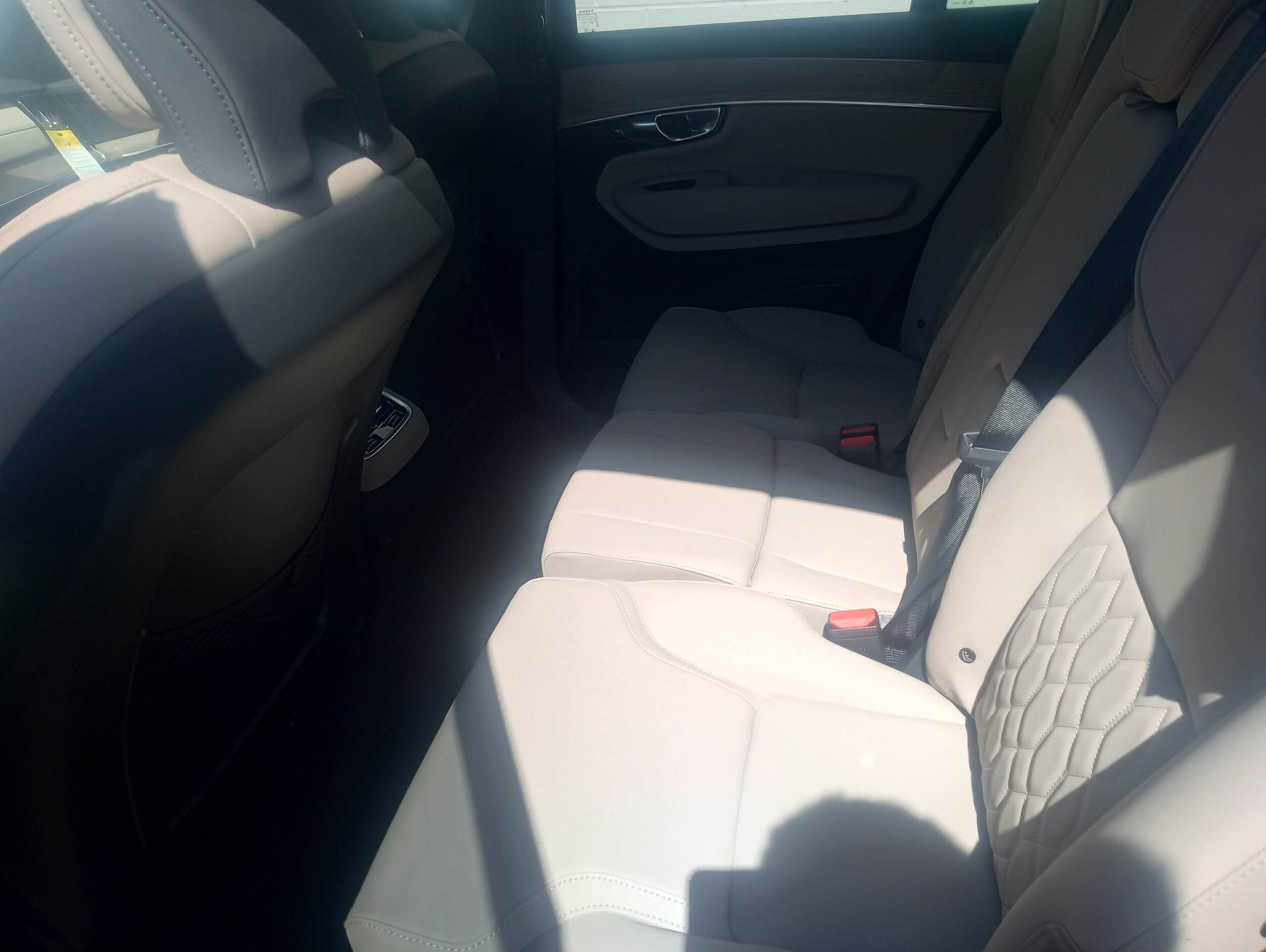 2025 Volvo XC90 B5 Plus photo 4