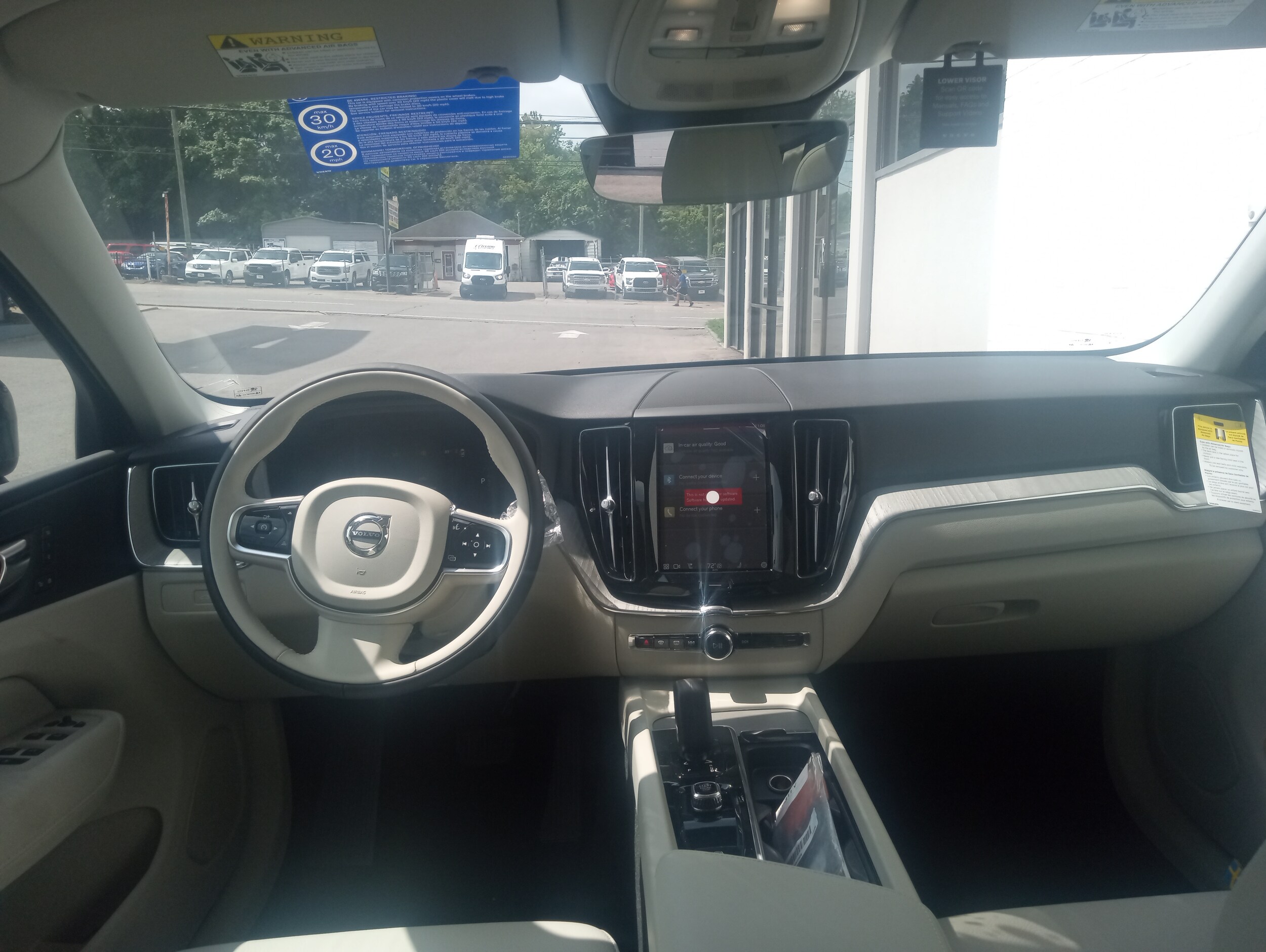 2025 Volvo XC60 Hybrid T8 Plus photo 4