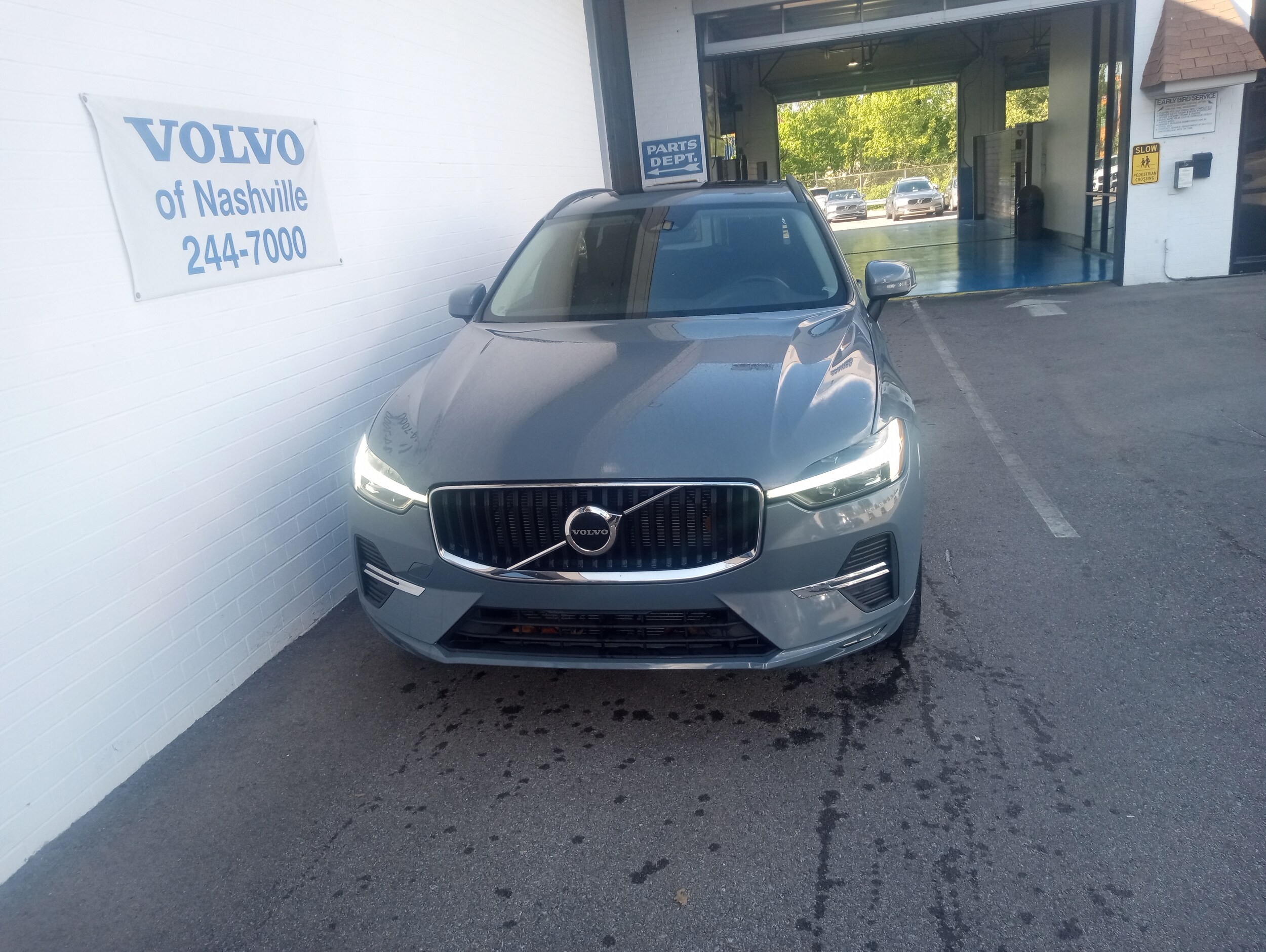2022 Volvo XC60 B5 Momentum photo 2