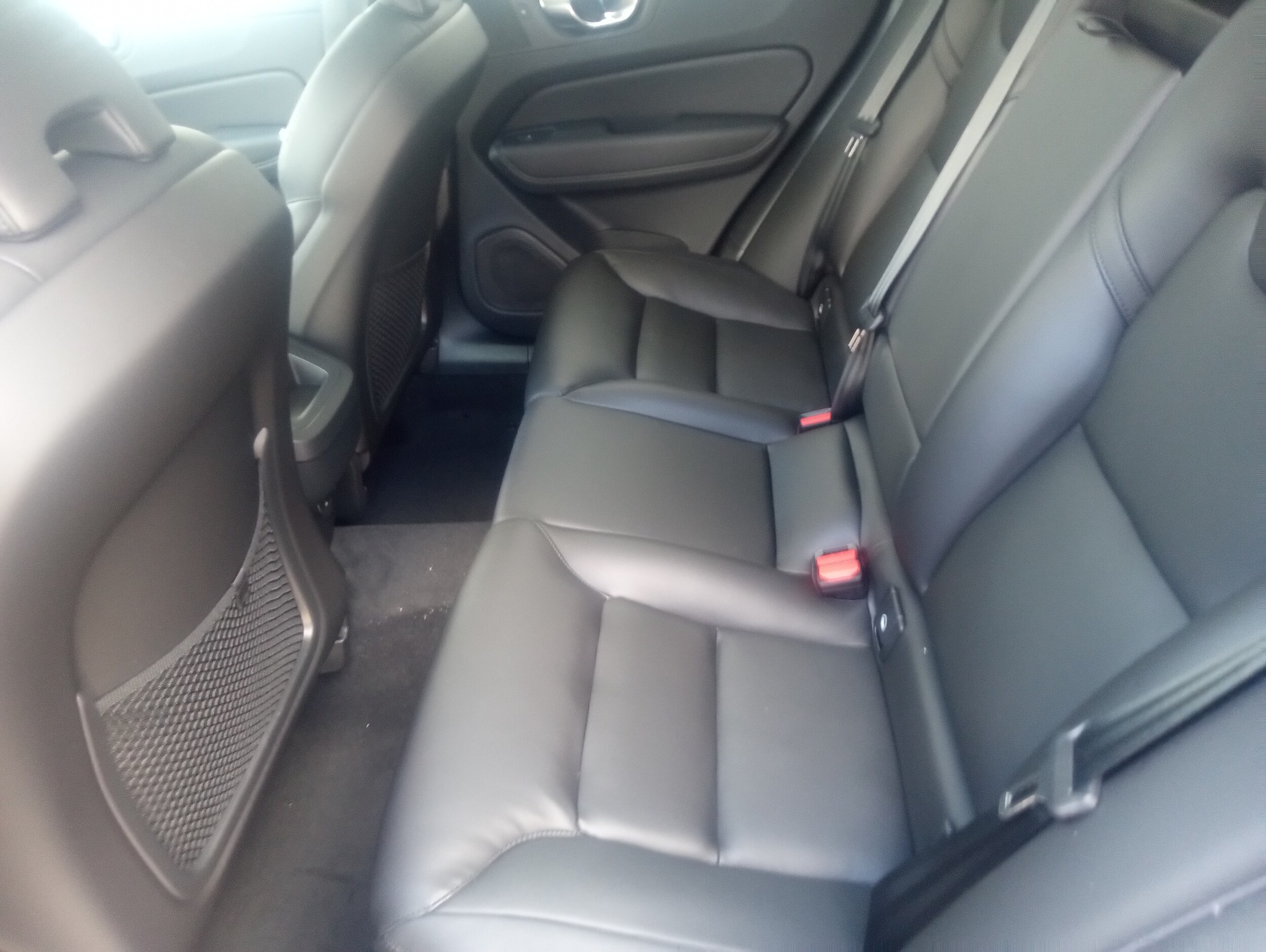 2025 Volvo XC60 B5 Core photo 3