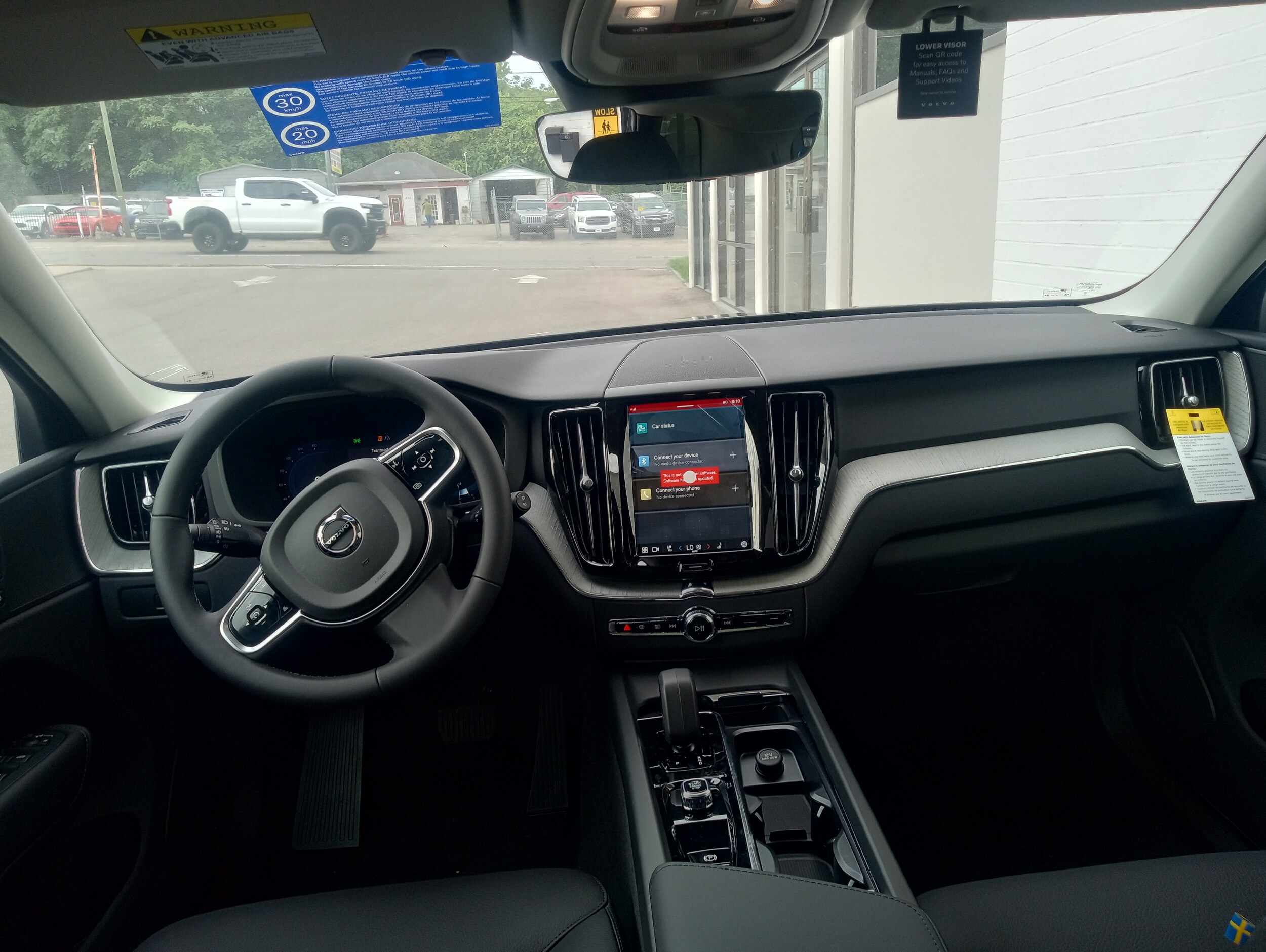 2025 Volvo XC60 B5 Plus photo 2