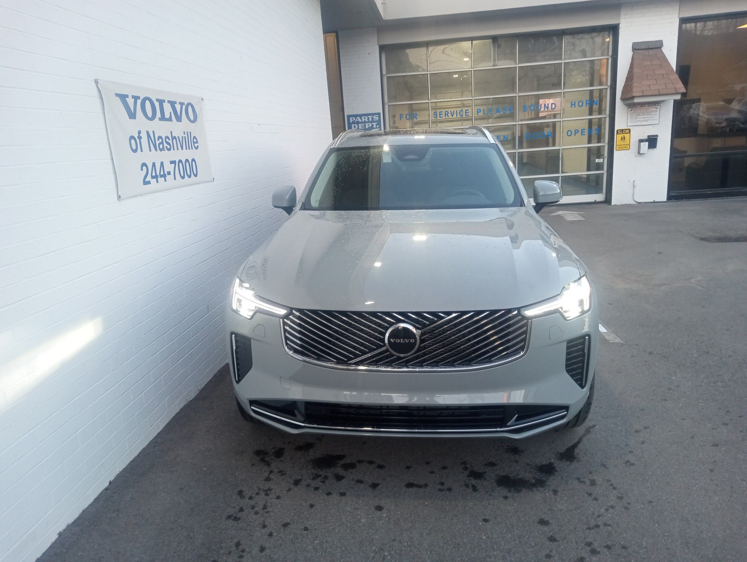 2025 Volvo XC90 Core photo 2