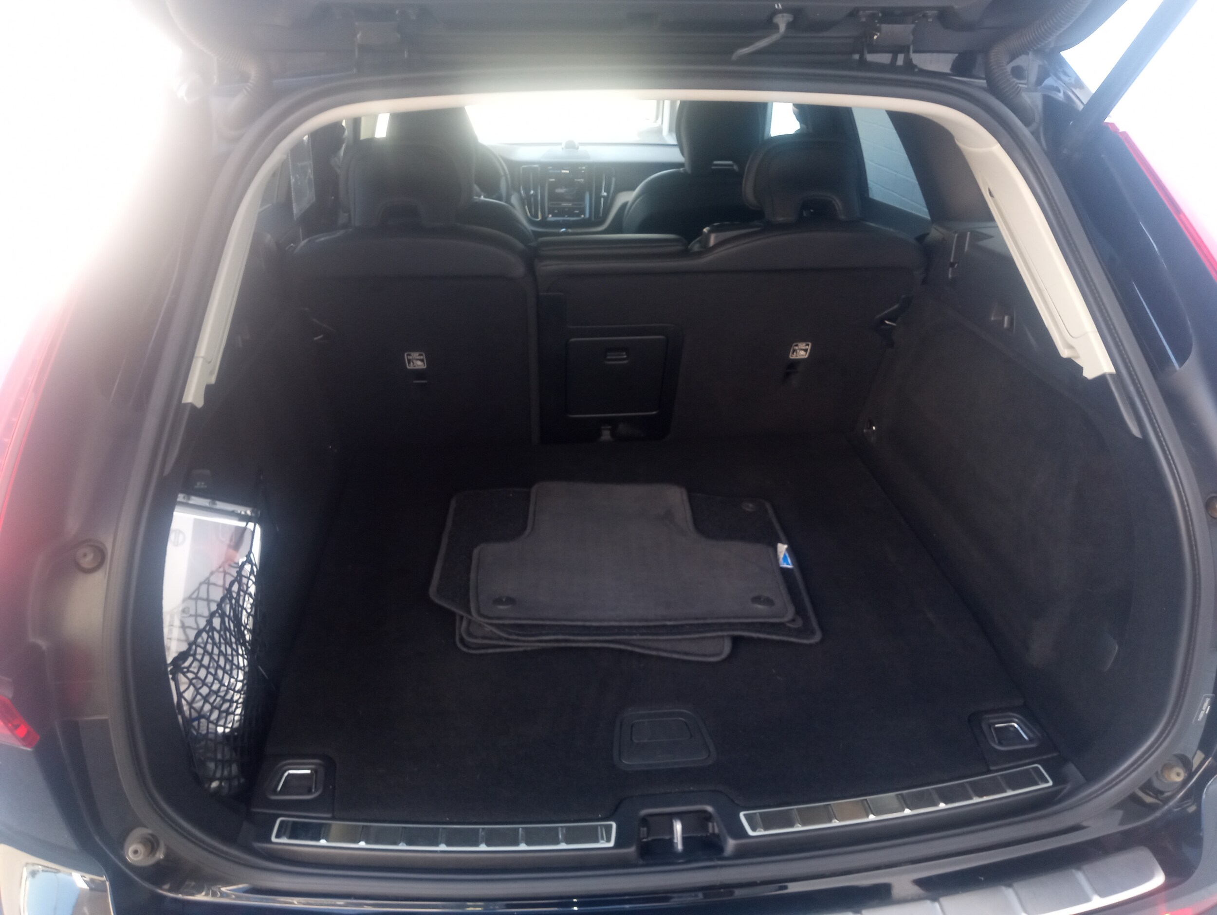 2022 Volvo XC60 Recharge Hybrid eAWD Inscription photo 3