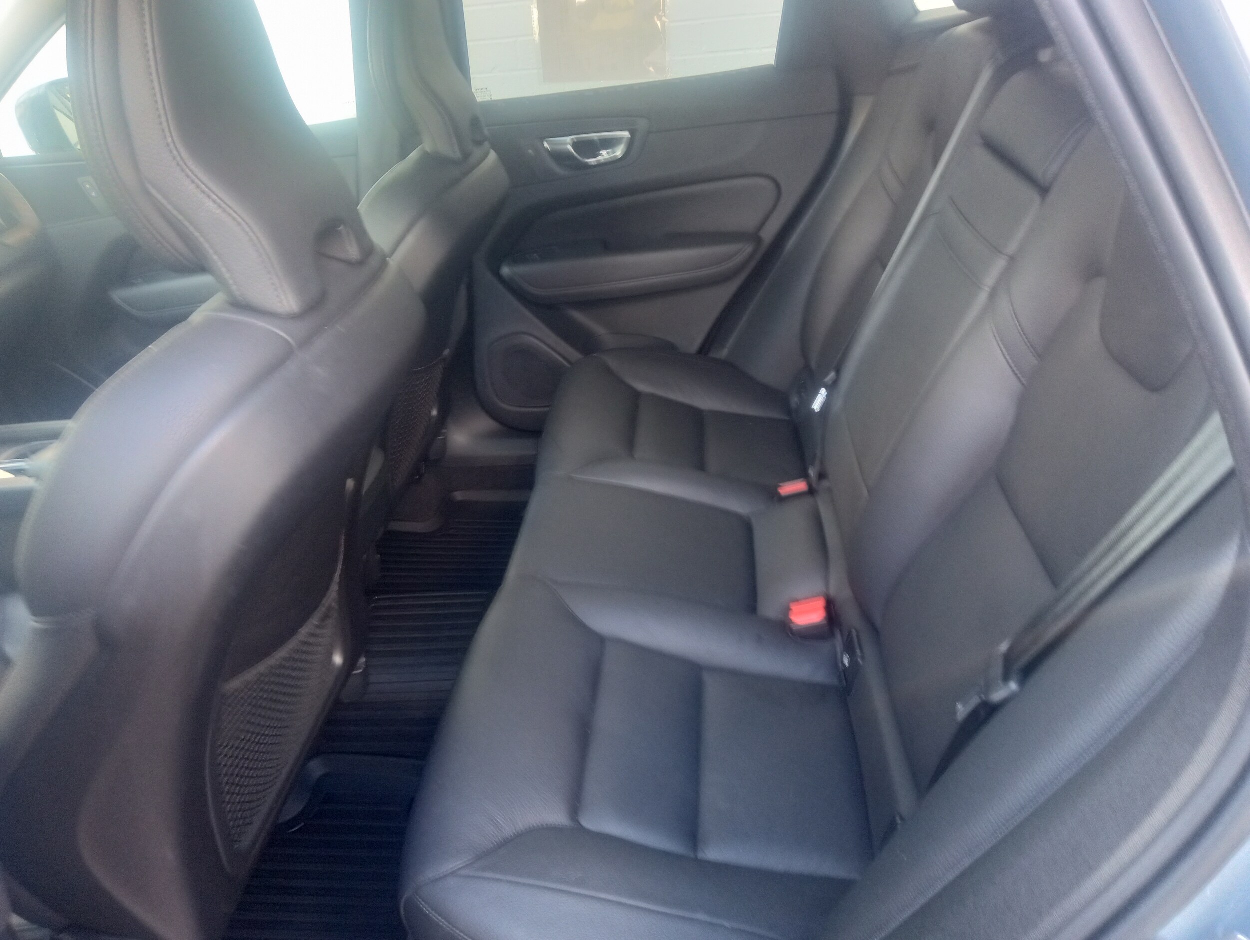 2022 Volvo XC60 B5 Momentum photo 4