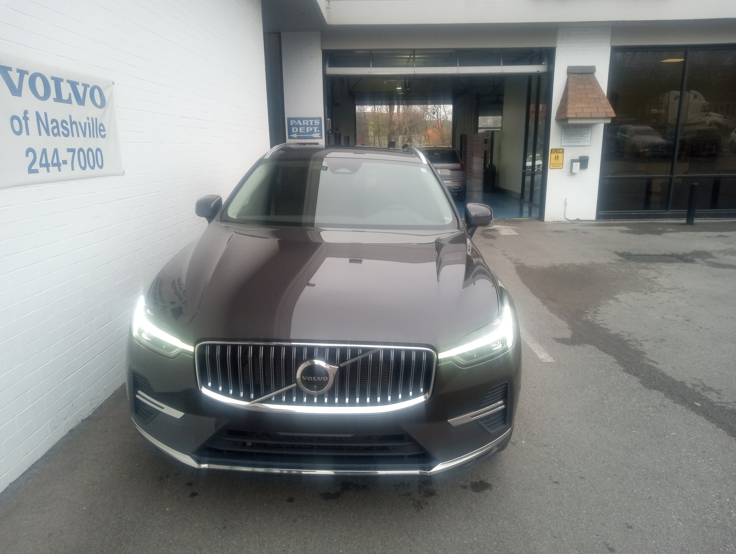 2023 Volvo XC60 B5 Plus photo 2