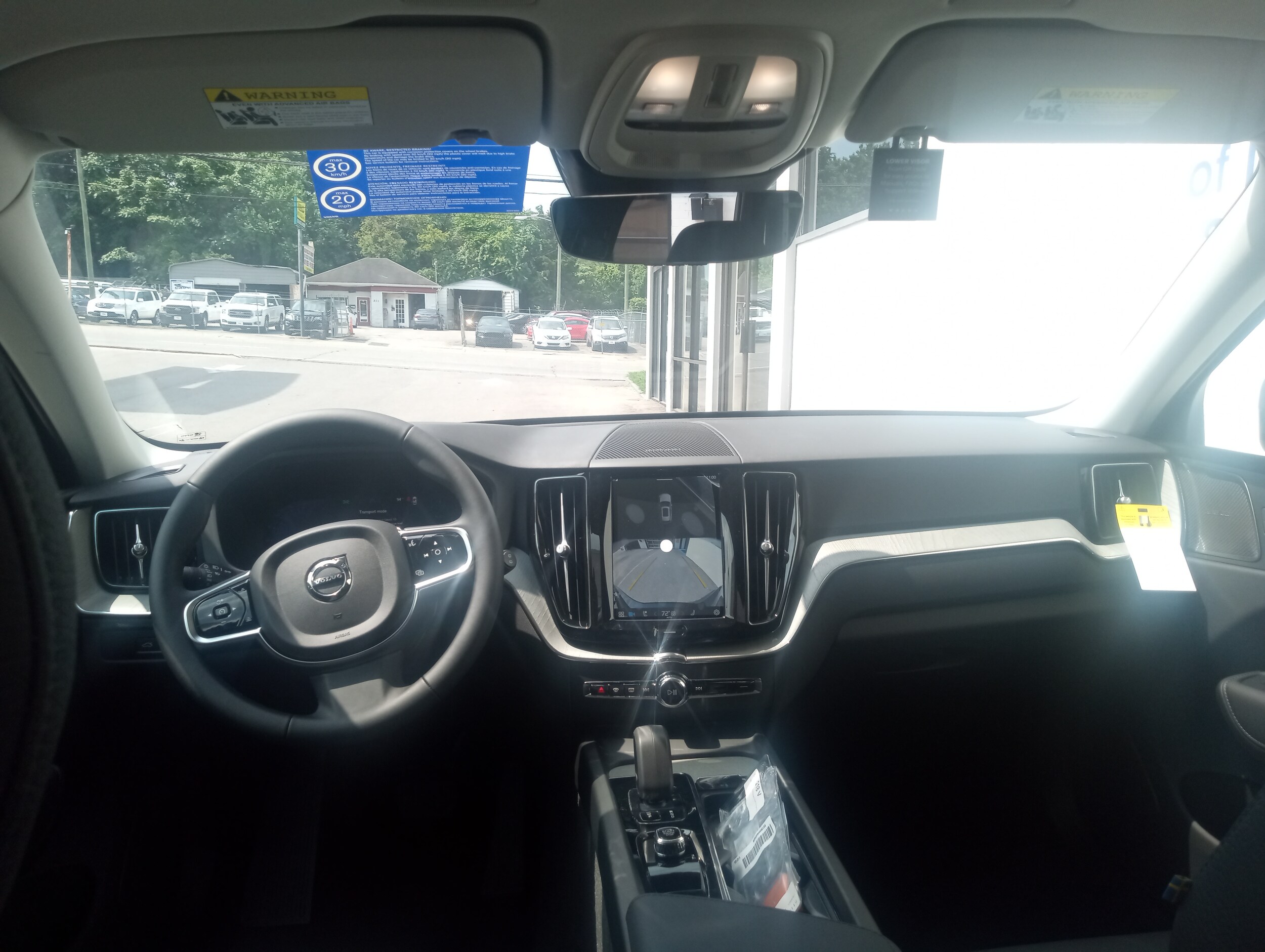 2025 Volvo XC60 Hybrid T8 Plus photo 4