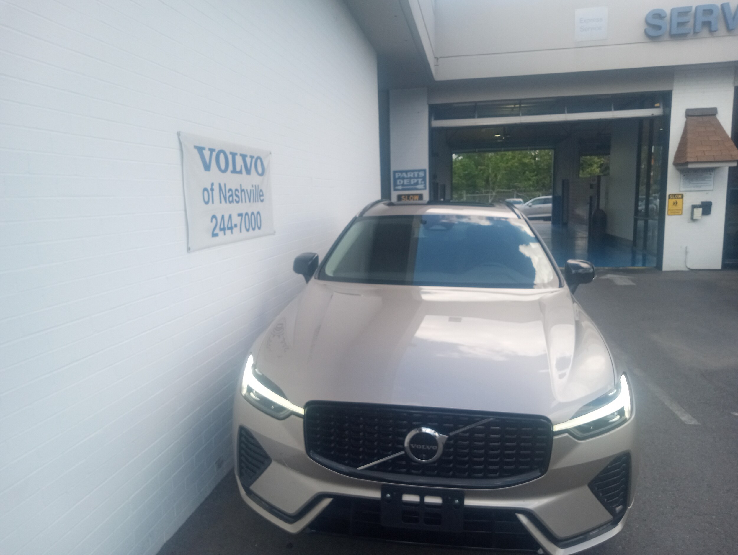 2025 Volvo XC60 B5 Plus photo 2