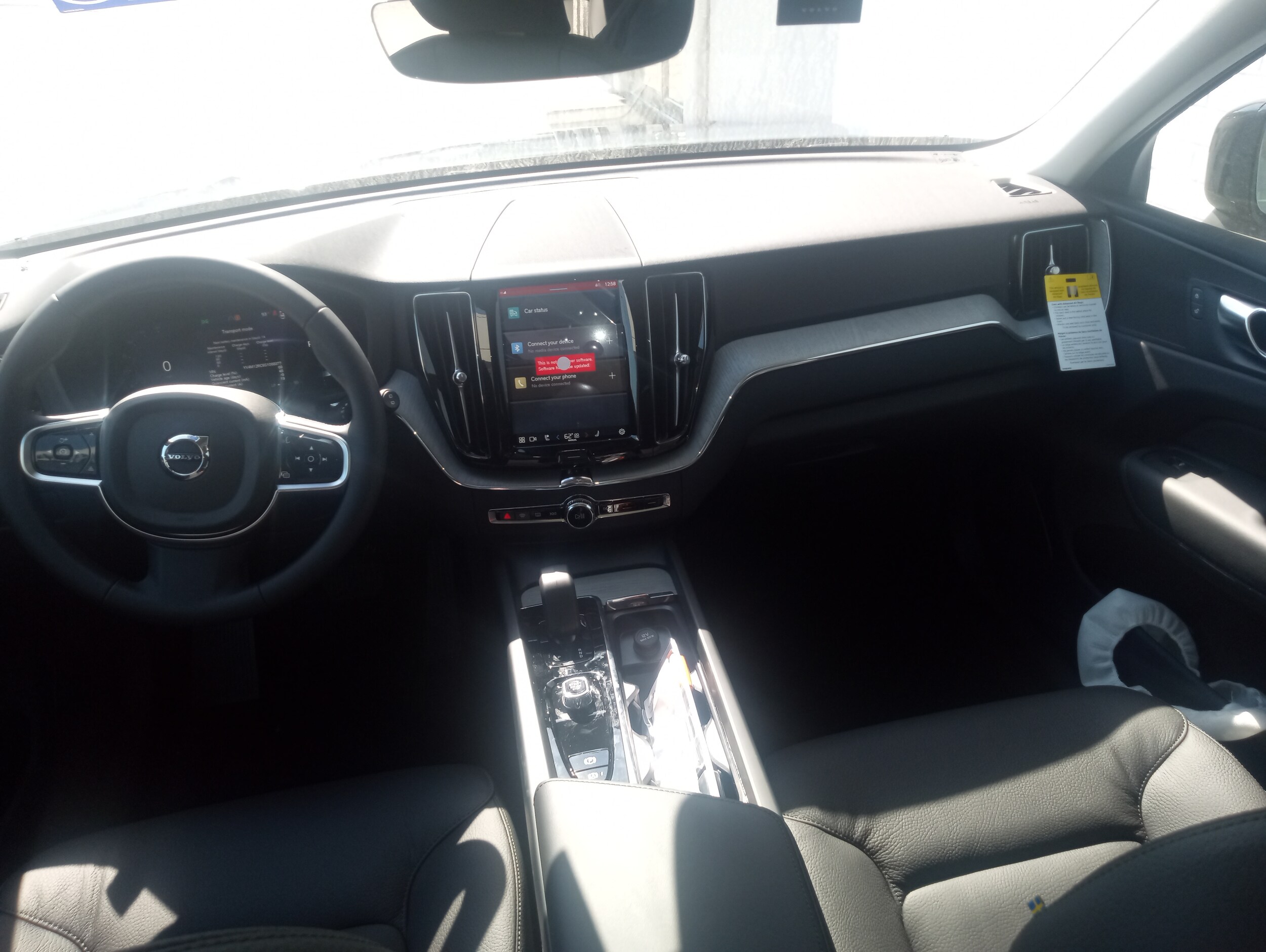 2025 Volvo XC60 B5 Plus photo 4