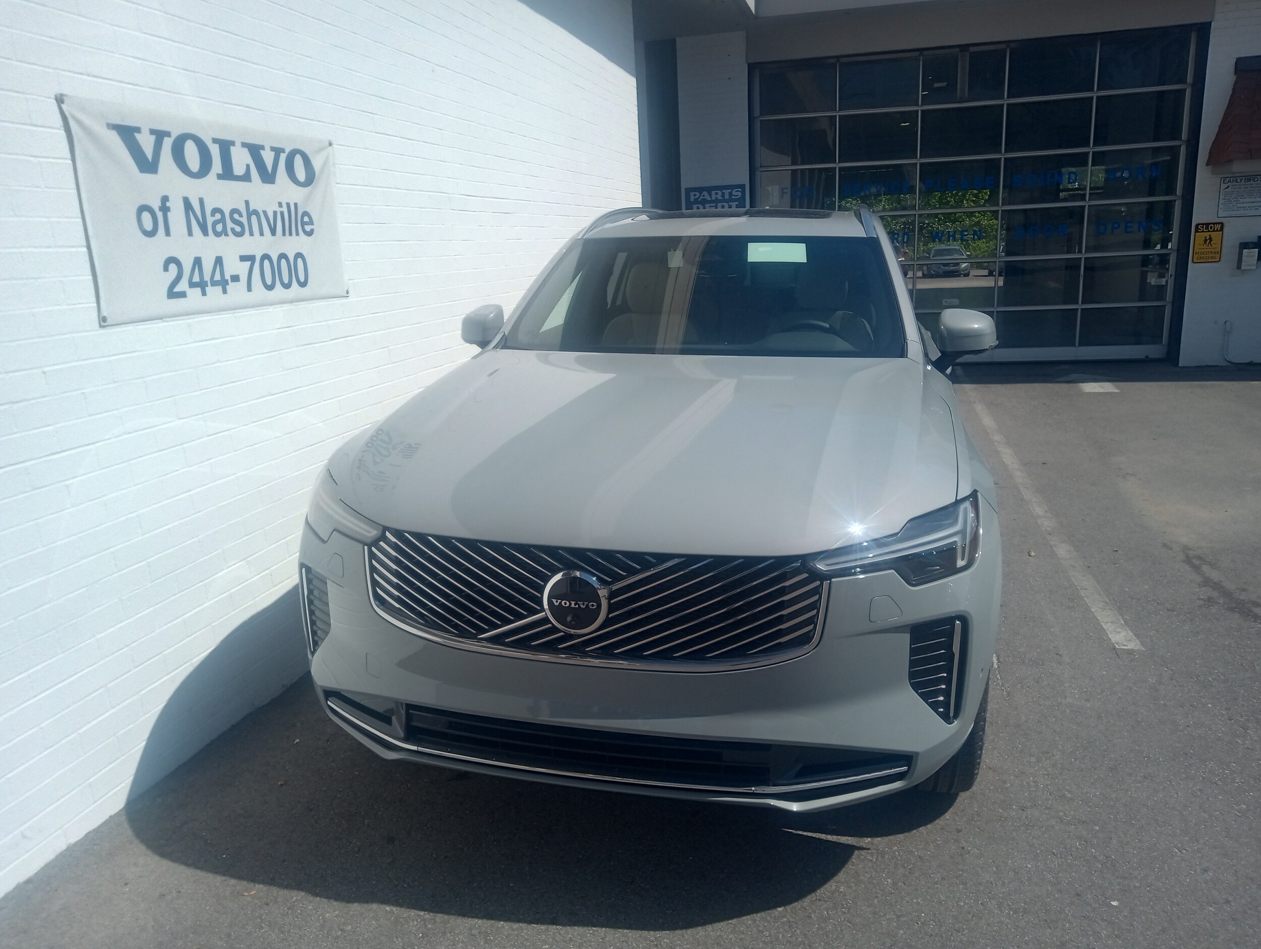 2025 Volvo XC90 B5 Plus photo 2