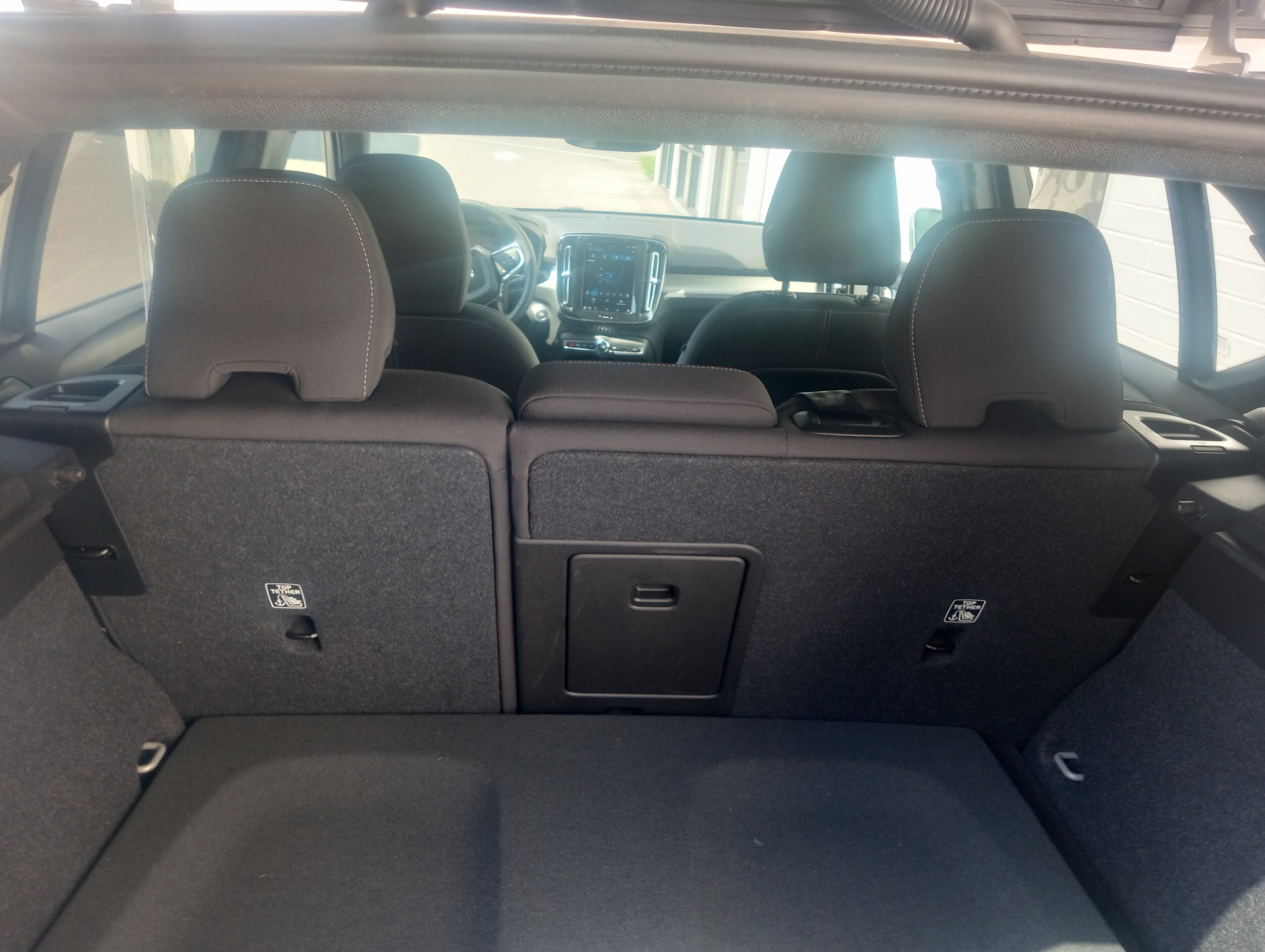 2025 Volvo XC40 Core photo 3