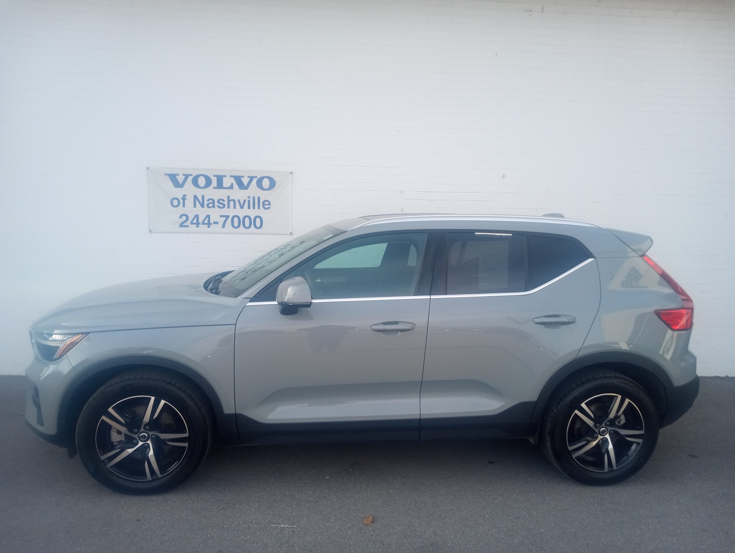 2025 Volvo XC40 Core