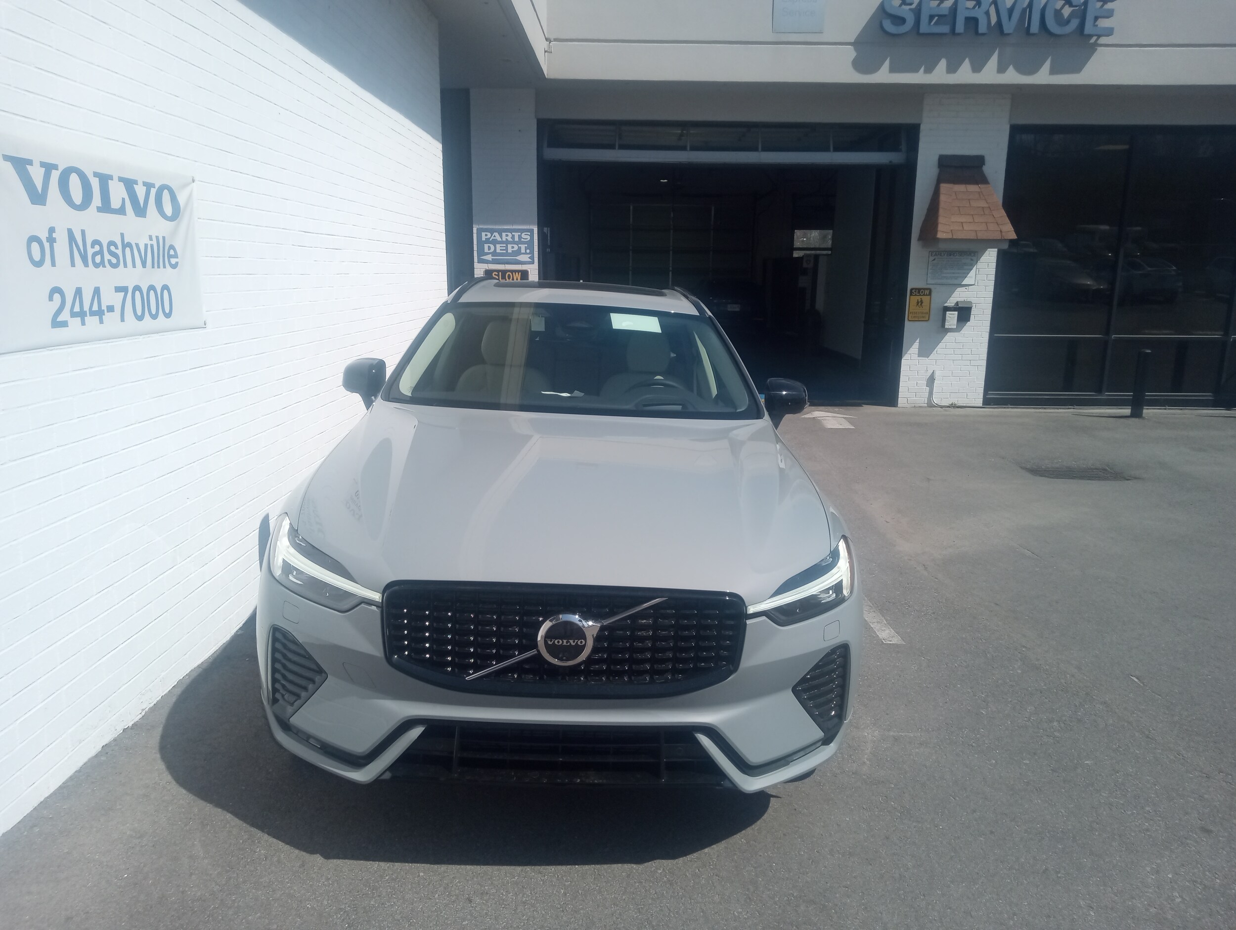 2025 Volvo XC60 B5 photo 2