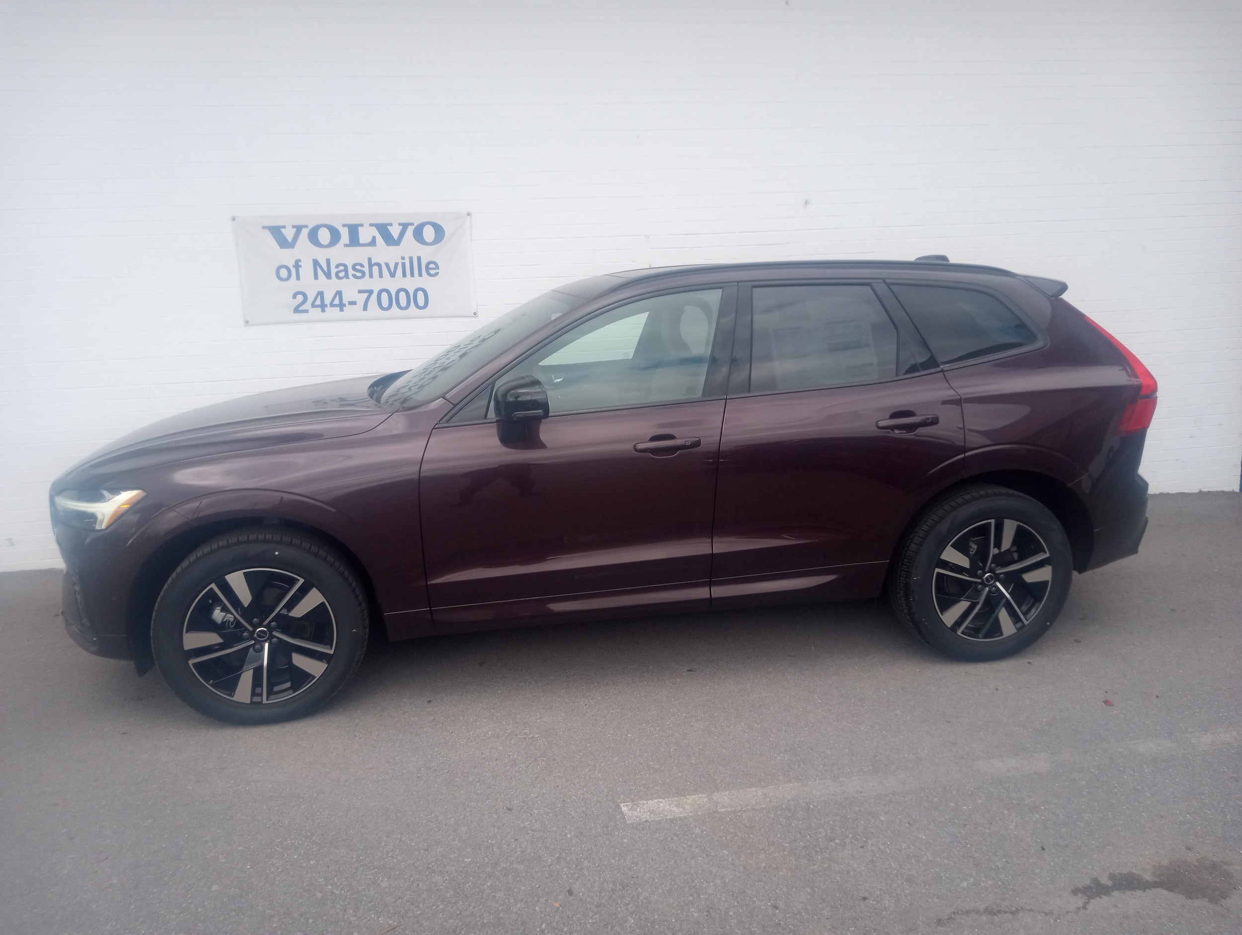 2026 Volvo XC60 B5 Plus Dark AWD's photo
