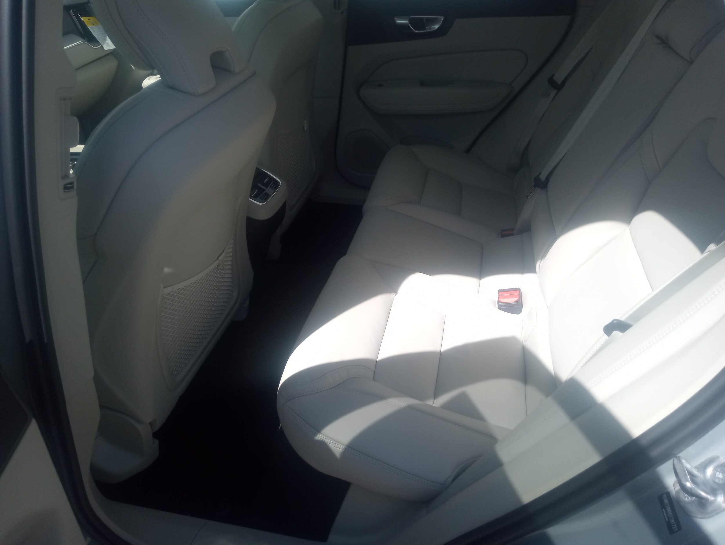 2025 Volvo XC60 B5 photo 4