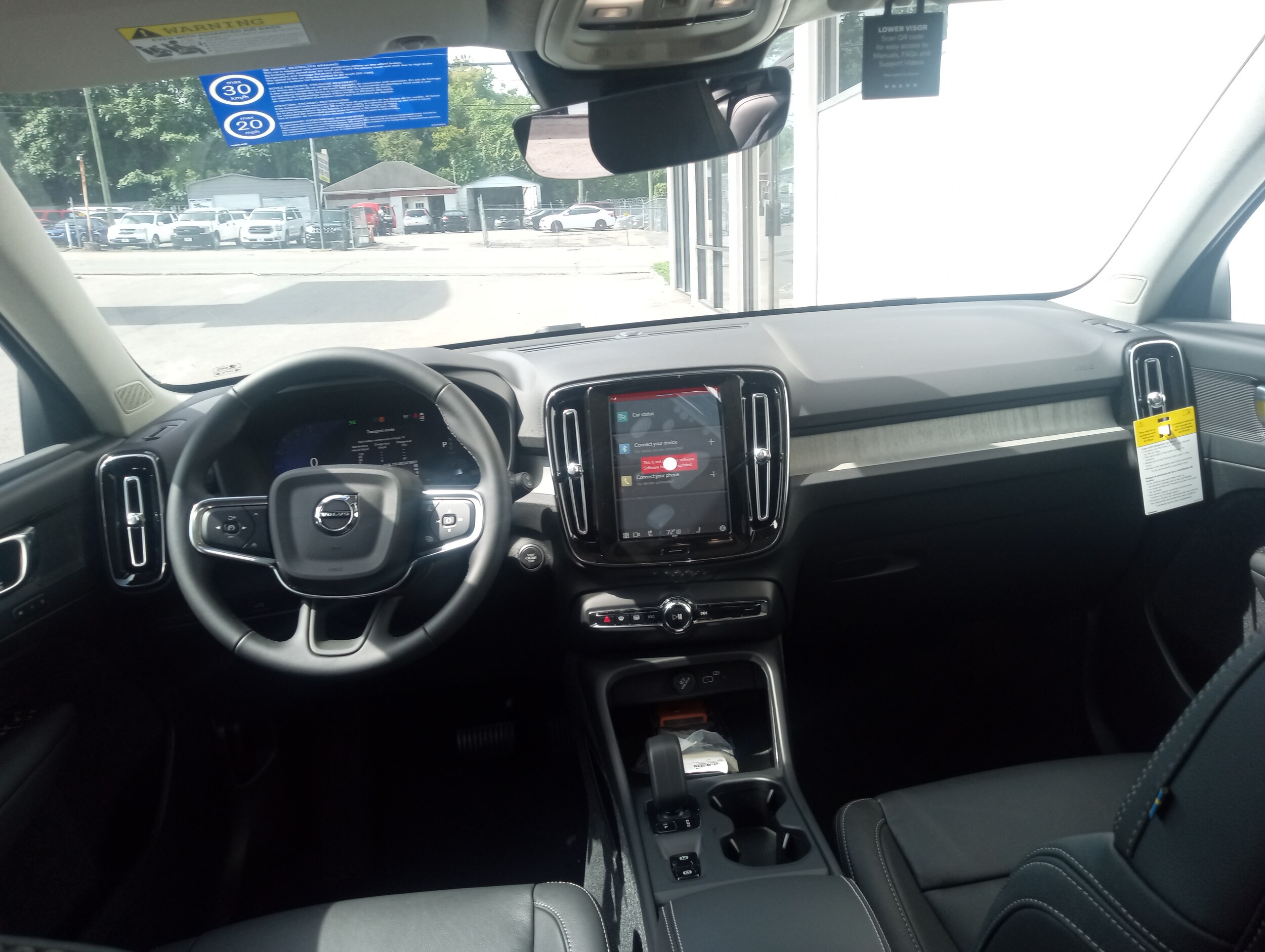 2025 Volvo XC40 Core photo 4